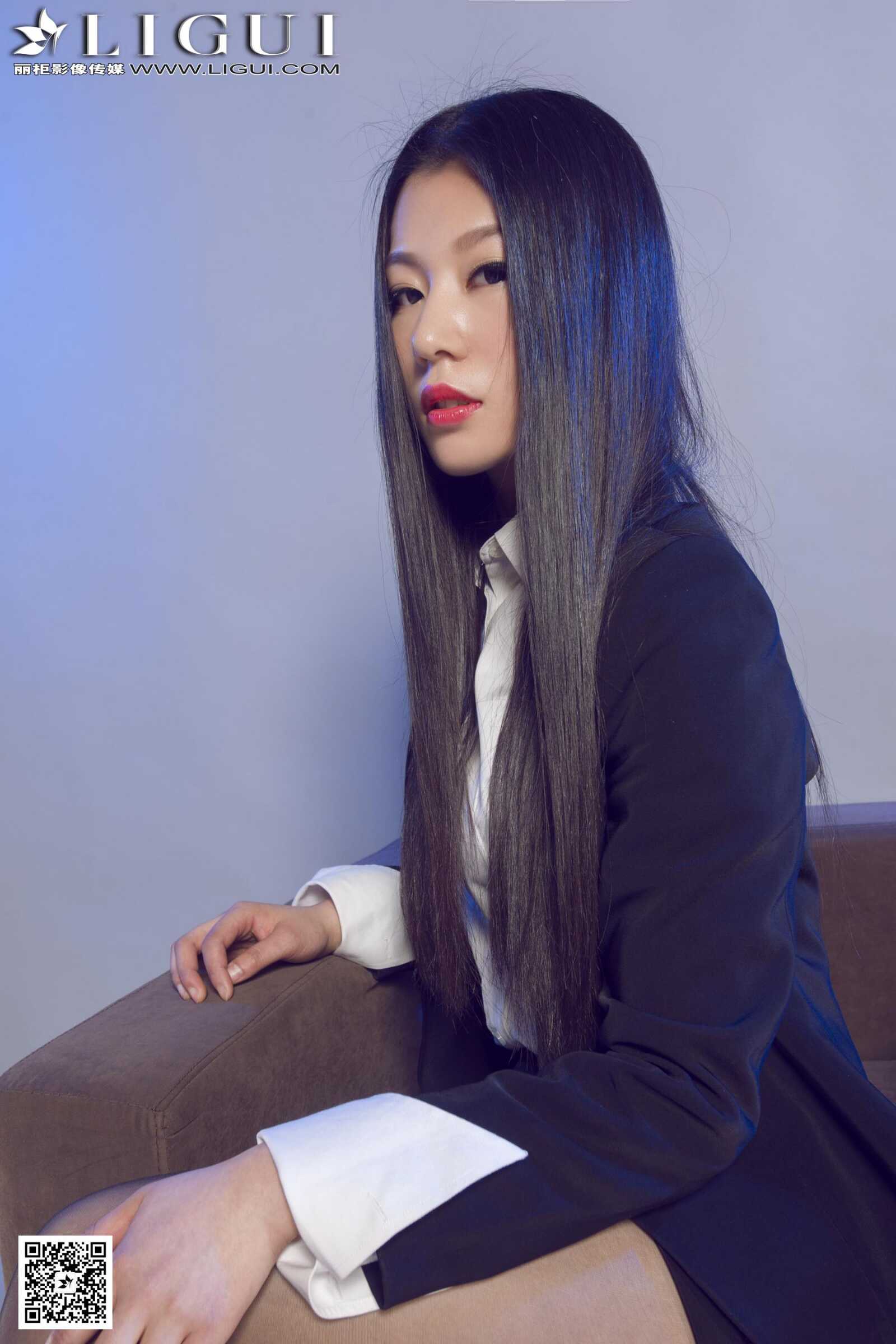 Model 佳怡《灰丝高跟秘书》上下全集 [丽柜LiGui第11张