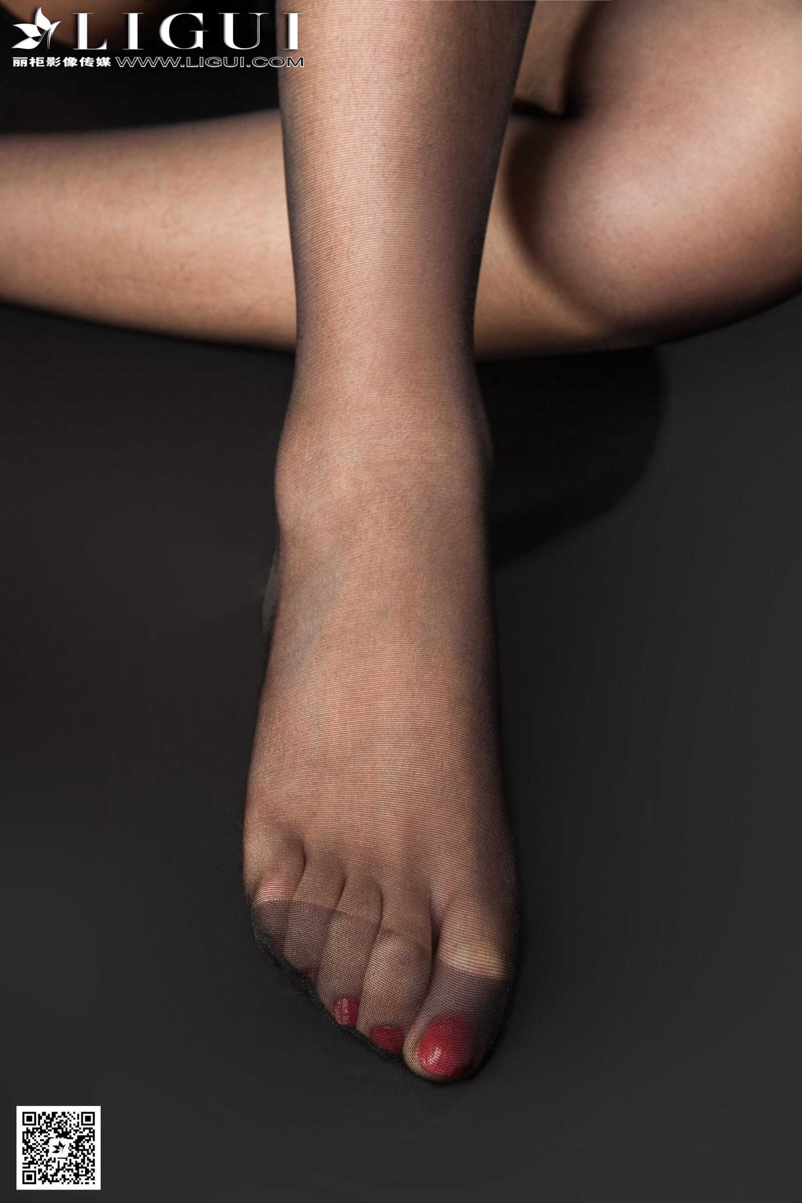 [丽柜LiGui] Model 凌凌《黑丝高跟美足》美腿玉足写第7张