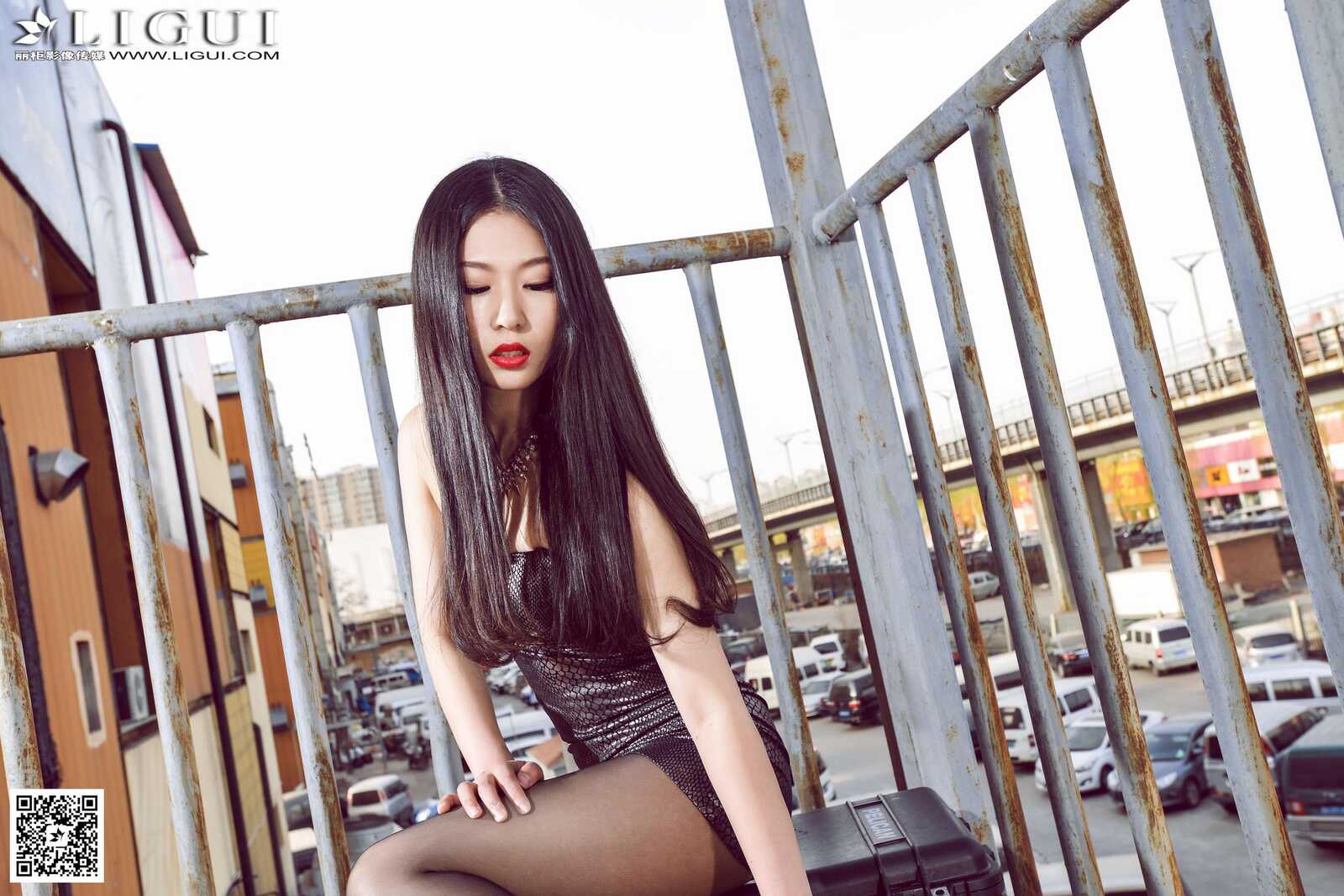 Model 佳怡《黑丝高跟女王外拍》上下全集 [丽柜第11张