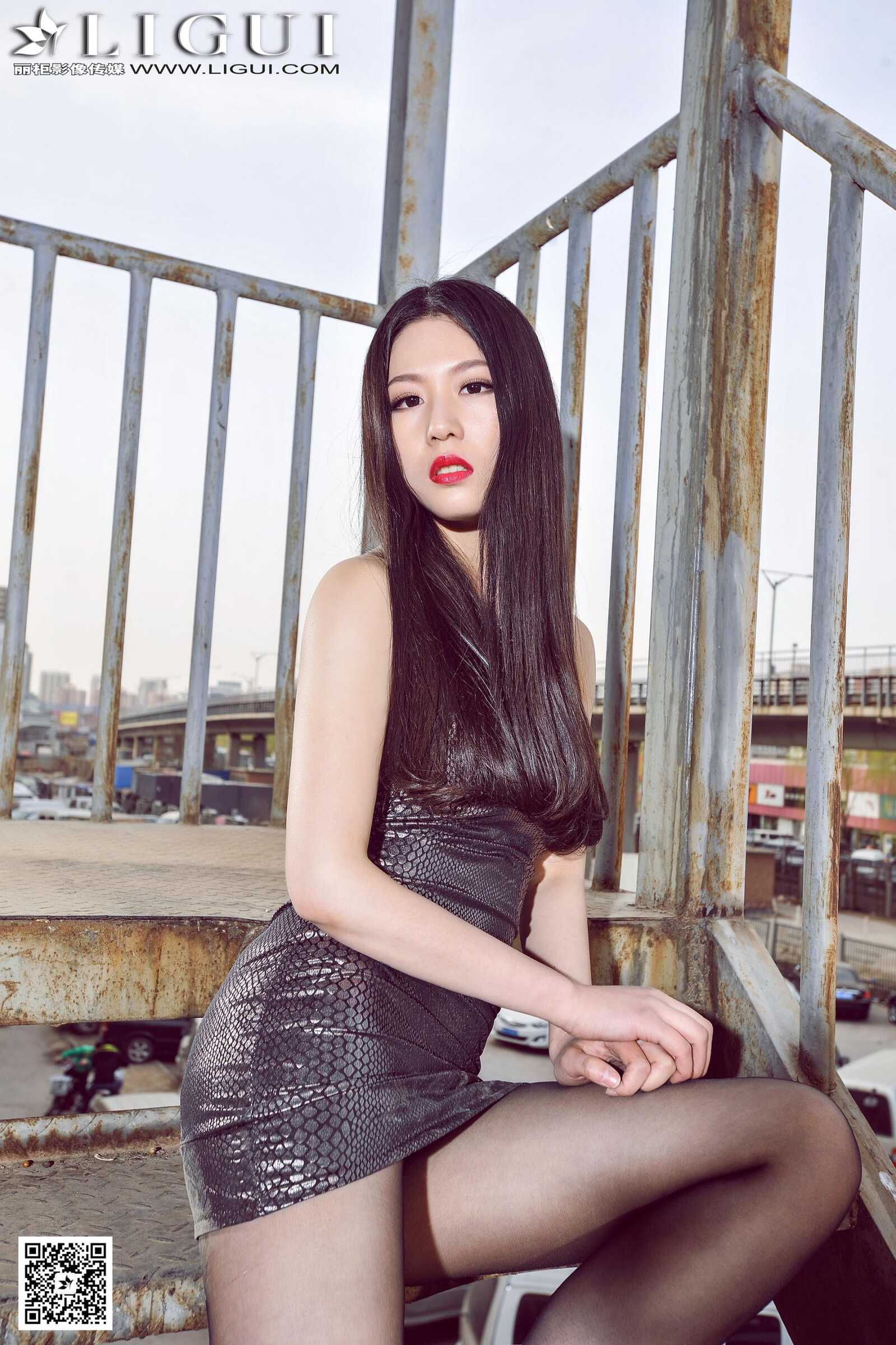 Model 佳怡《黑丝高跟女王外拍》上下全集 [丽柜第3张