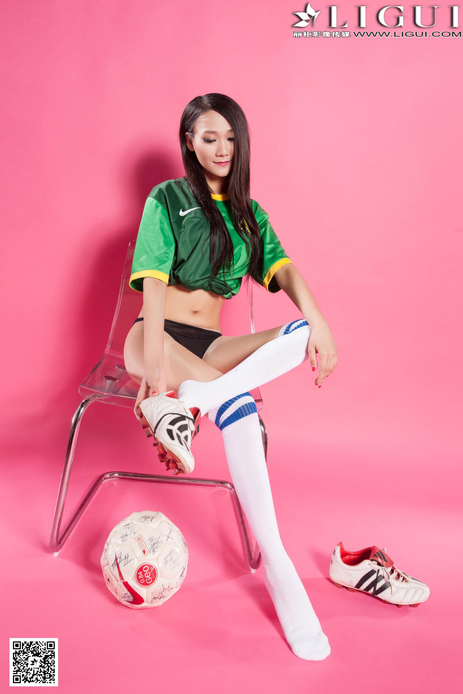 Model 曼蒂《足球宝贝》 [丽柜LiGui] 美腿玉足写真第10张