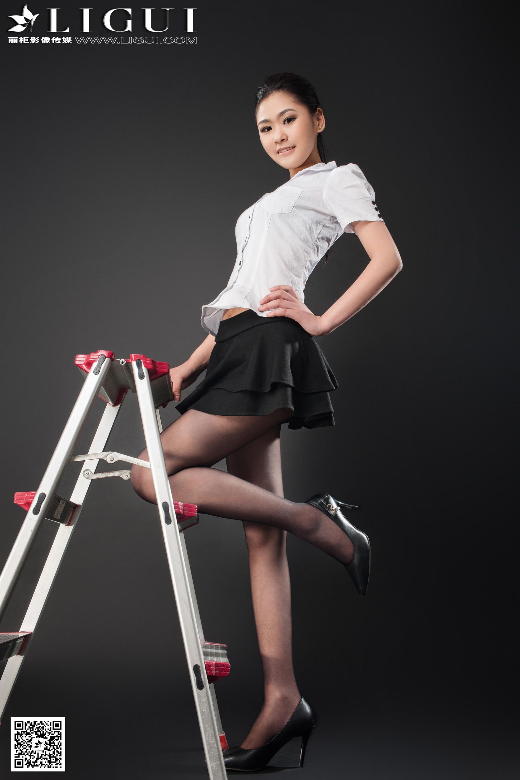 [丽柜LiGui] Model 凌凌《棚拍黑丝高跟美足》美腿玉第12张