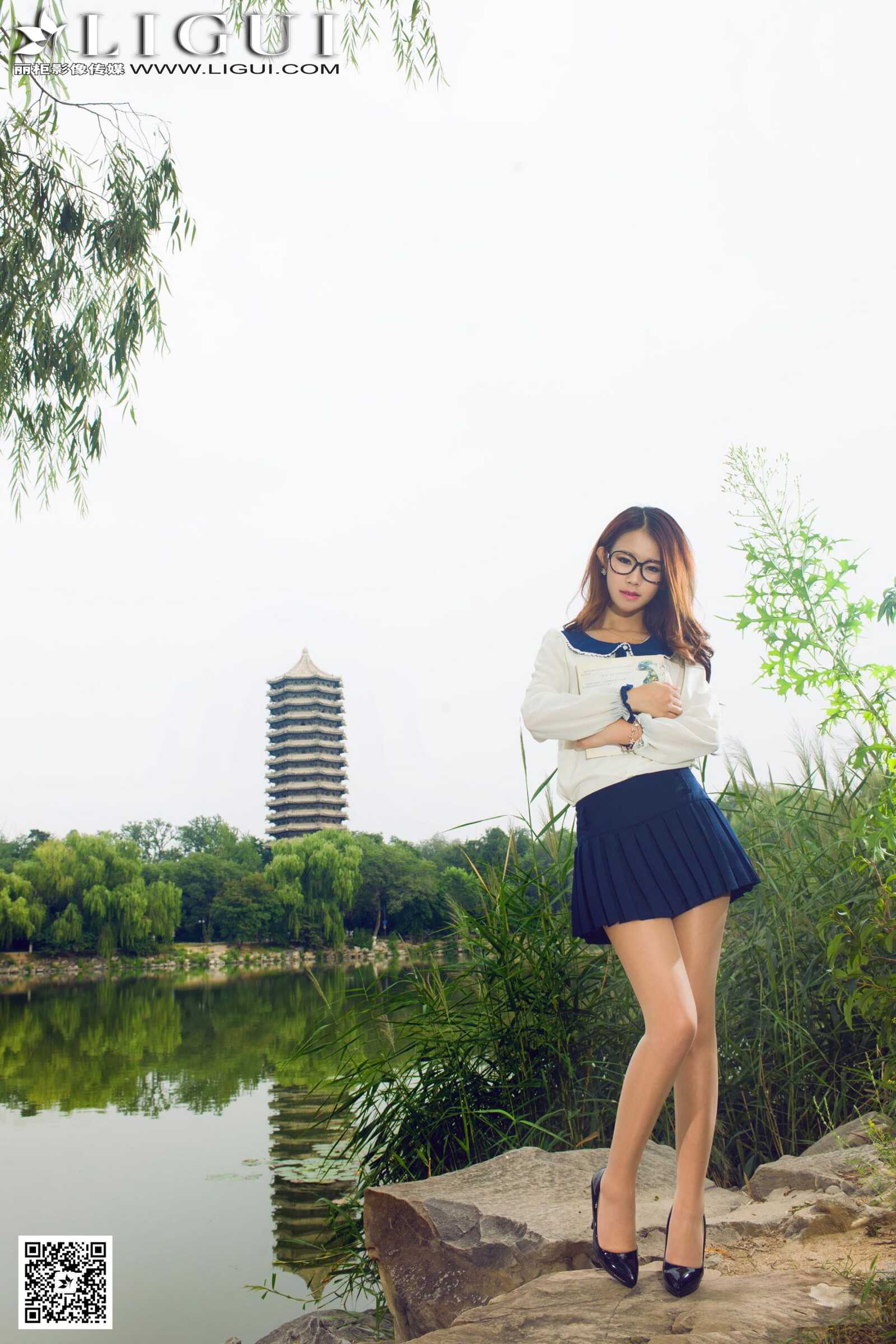 Model 语寒《校花女神公园美拍》上下全集 [丽柜第18张