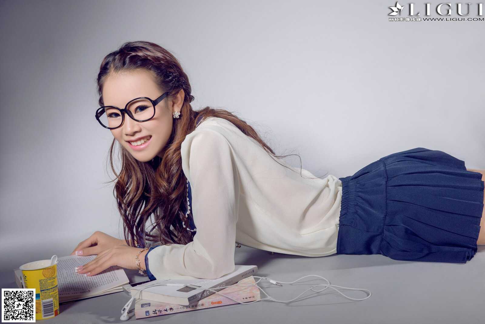 [丽柜LiGui] Model 语寒《甜美校花棚拍》美腿玉足写第2张