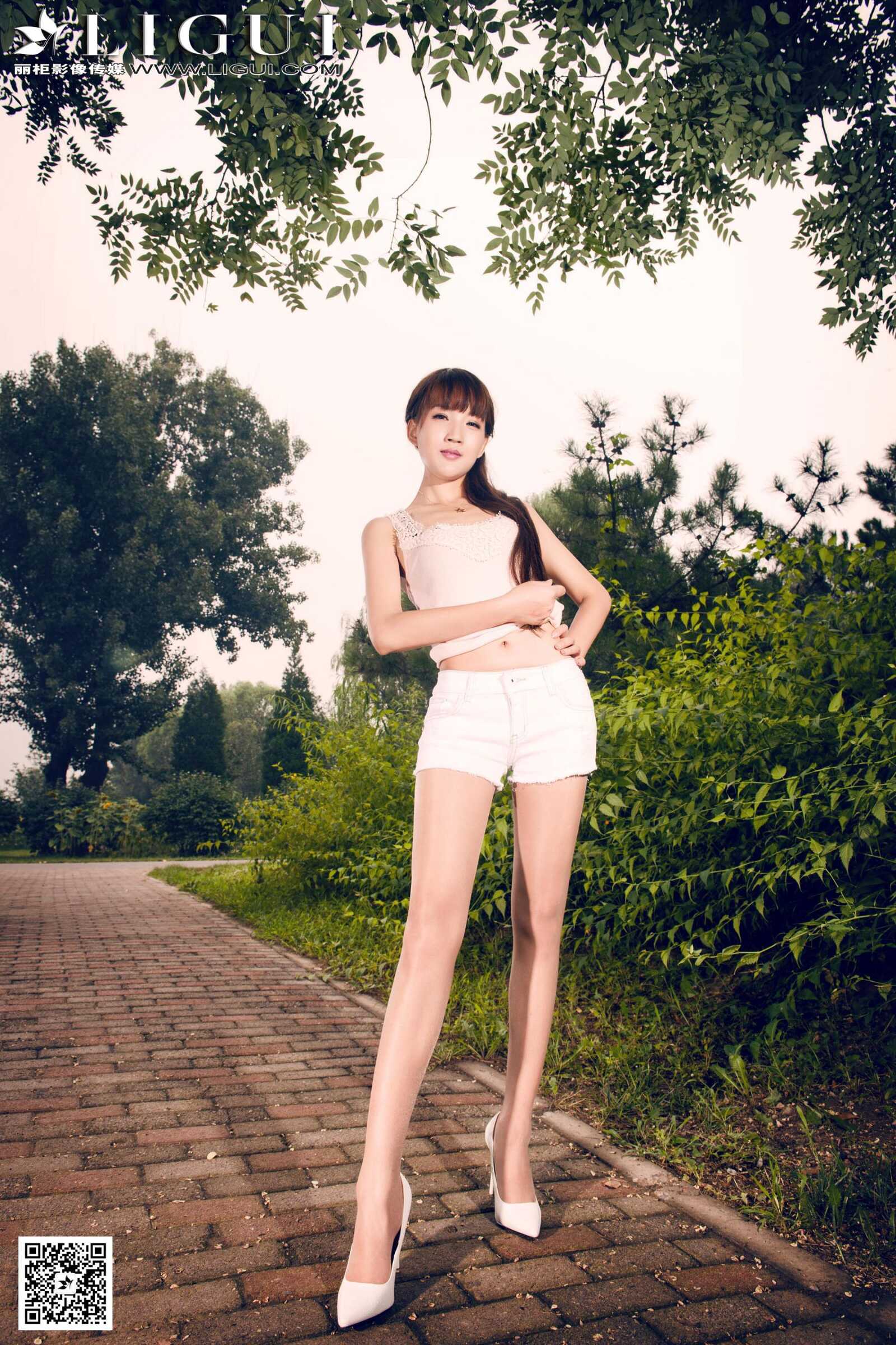 [丽柜LiGui] Model 司琪《极品唯美公园外拍》美腿玉第9张