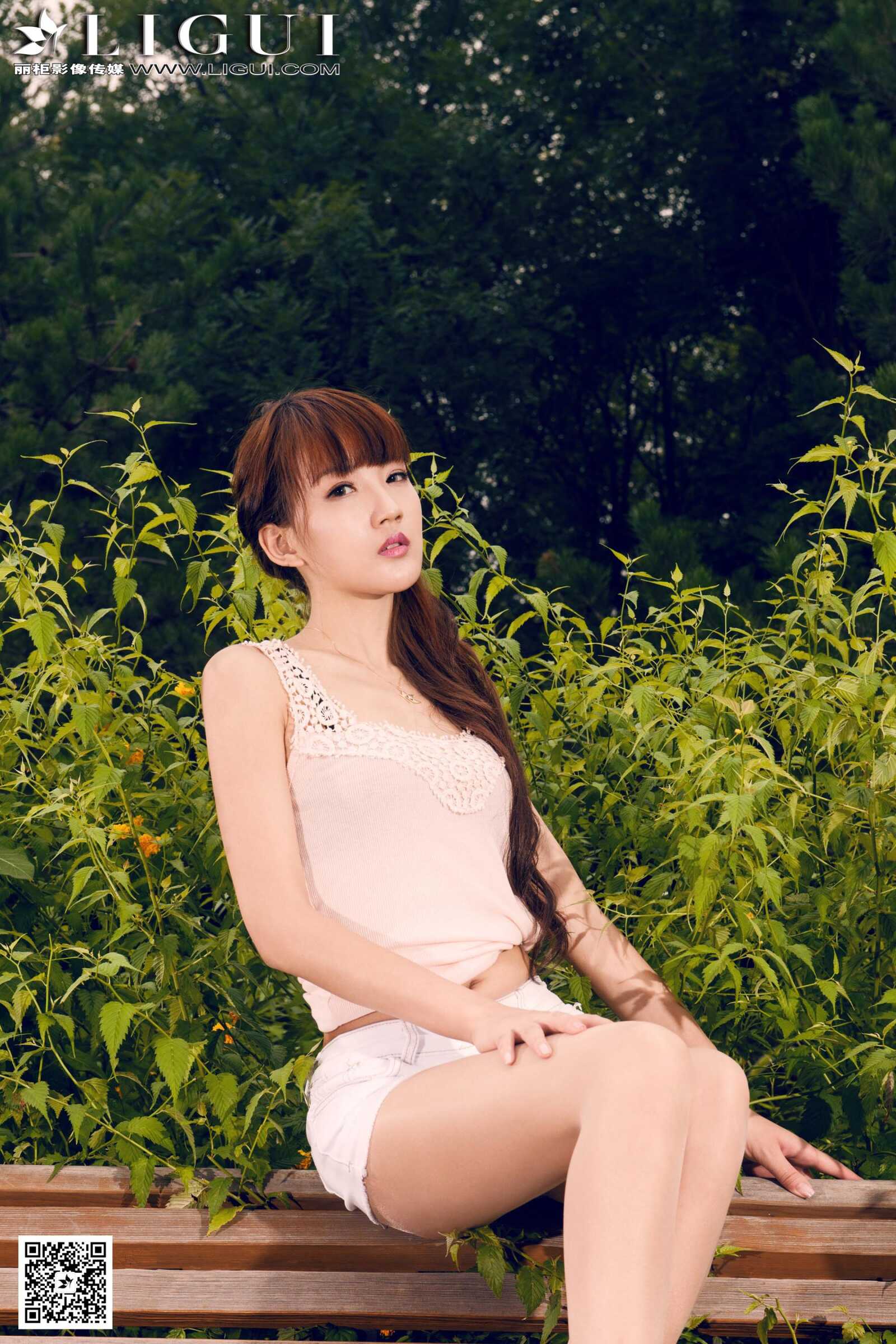 [丽柜LiGui] Model 司琪《极品唯美公园外拍》美腿玉第6张