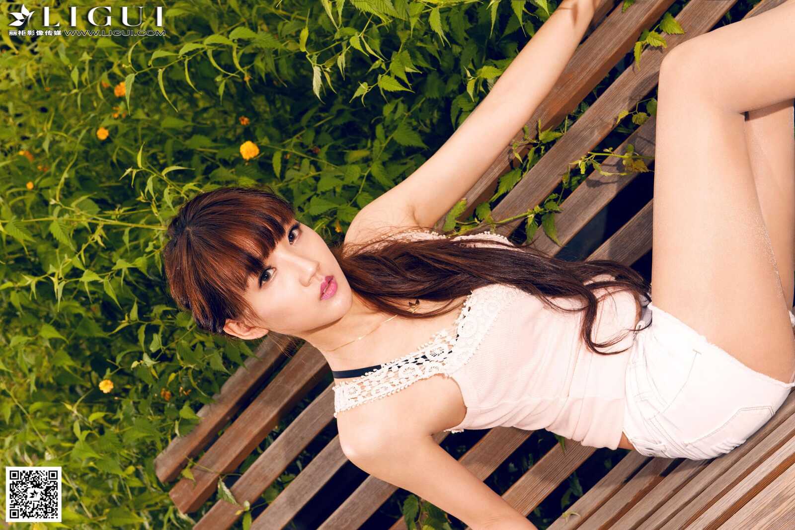 [丽柜LiGui] Model 司琪《极品唯美公园外拍》美腿玉第2张