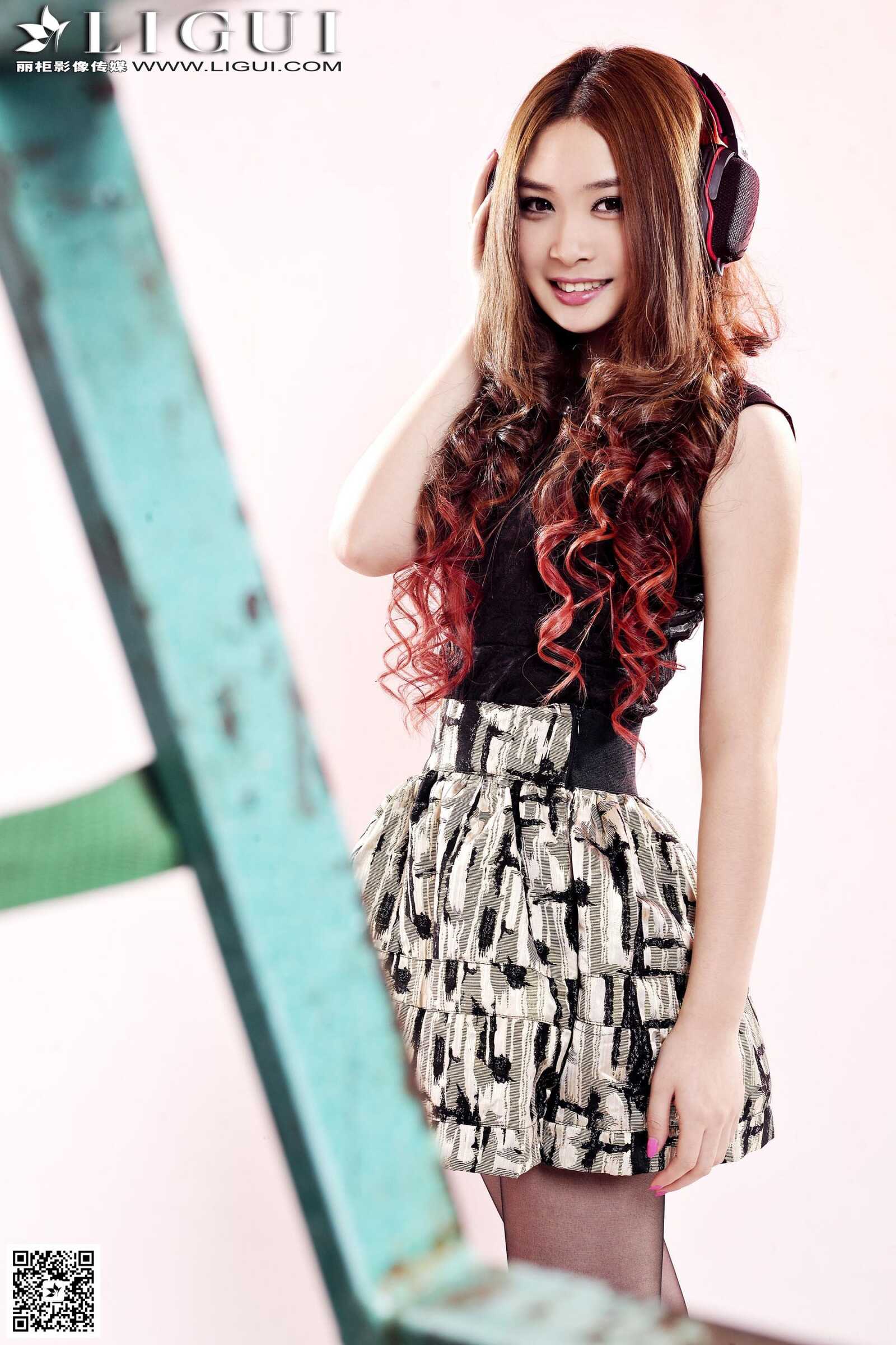 [丽柜LiGui] Model 允儿《超短连衣裙黑丝美足》美腿第13张