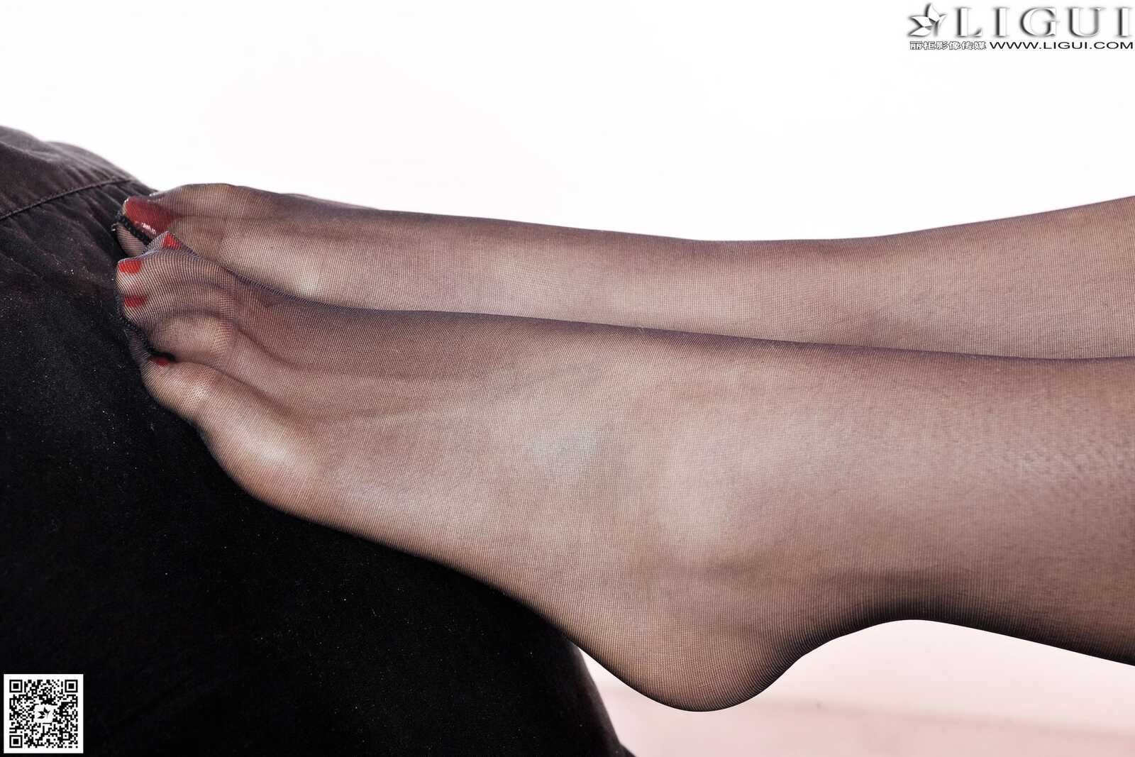 [丽柜LiGui] Model 允儿《超短连衣裙黑丝美足》美腿第2张