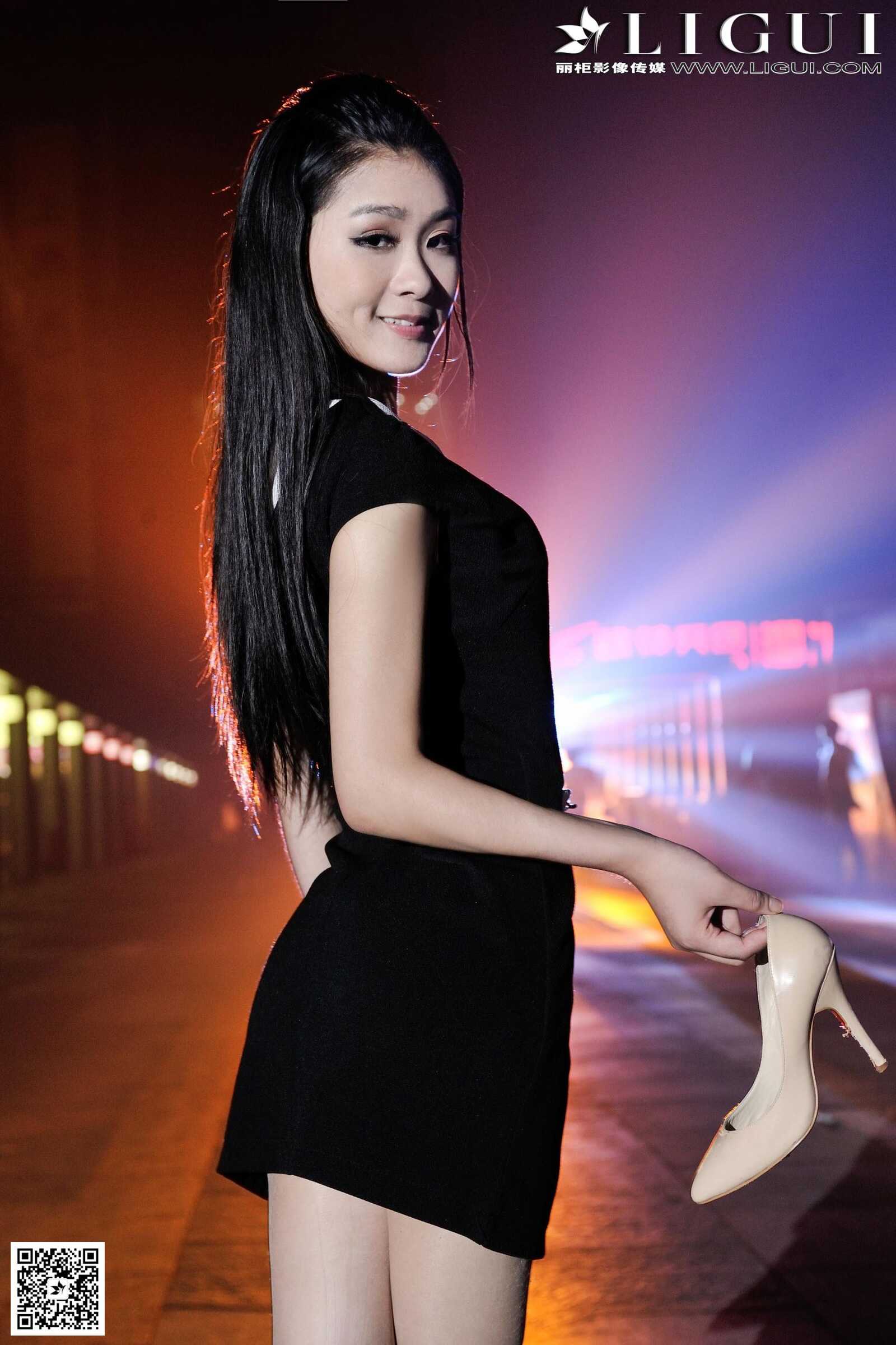 [丽柜LiGui] Model 凌凌《超短裙街拍高跟美足》美腿第3张