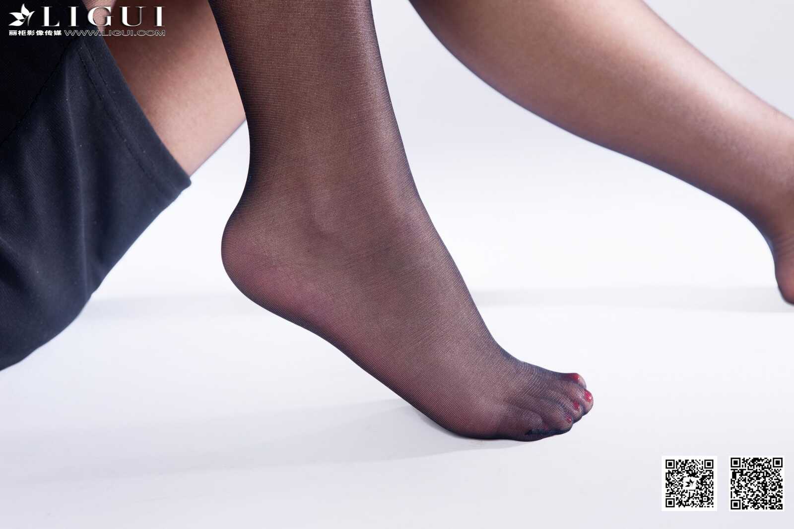[丽柜LiGui] Model 卡琳《套裙黑丝美足》美腿玉足写第4张