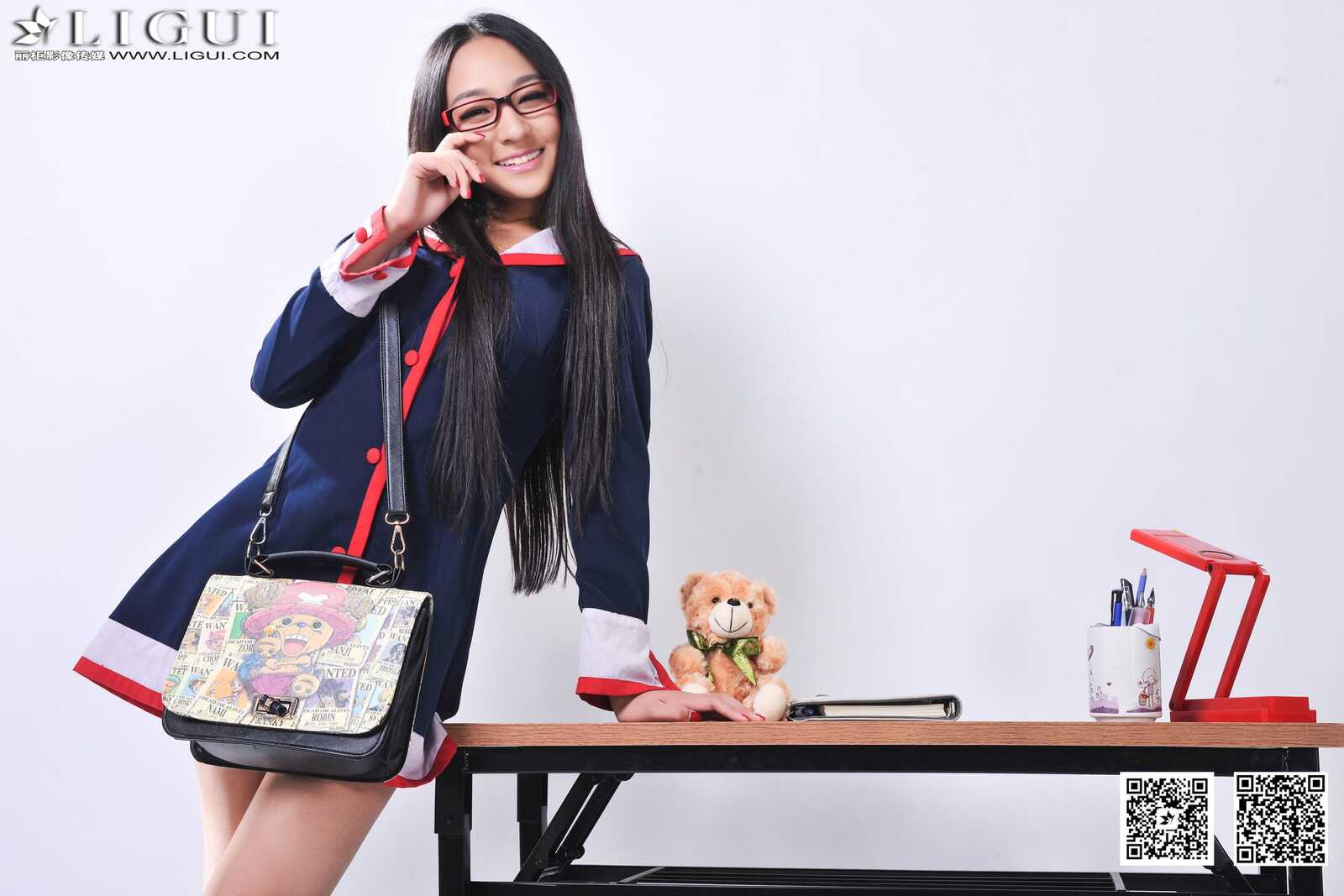 [丽柜LiGui] Model Amily《小眼镜学妹丝足》上下全集第13张