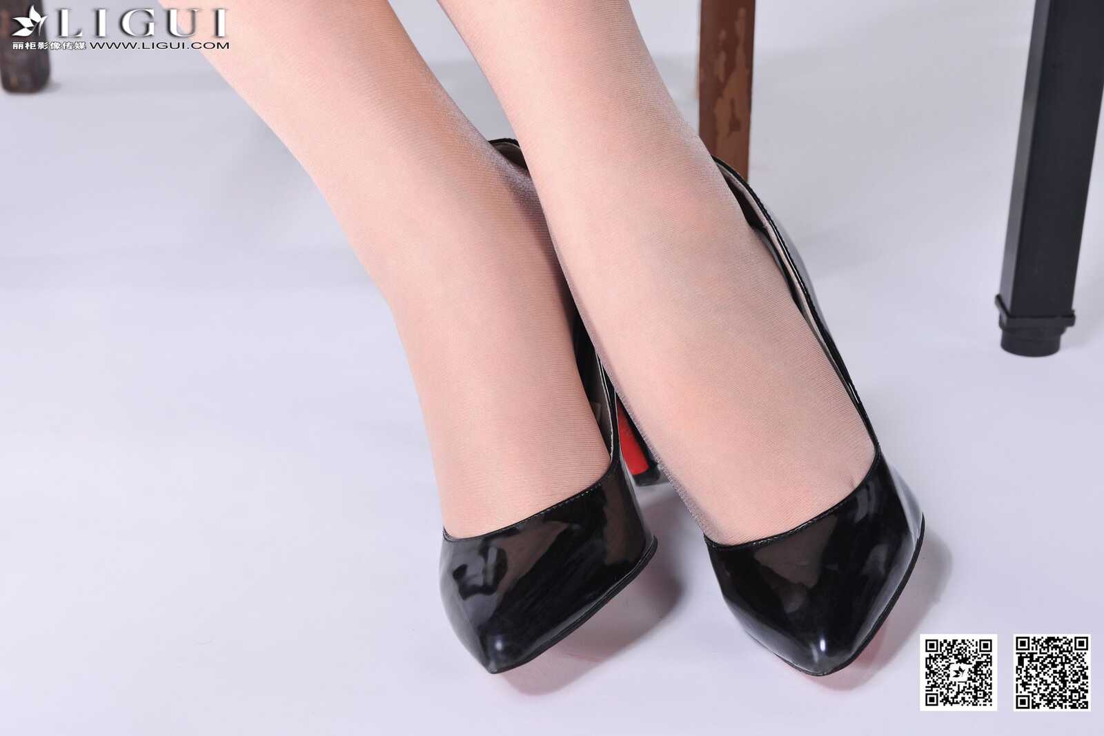 [丽柜LiGui] Model Amily《小眼镜学妹丝足》上下全集第8张