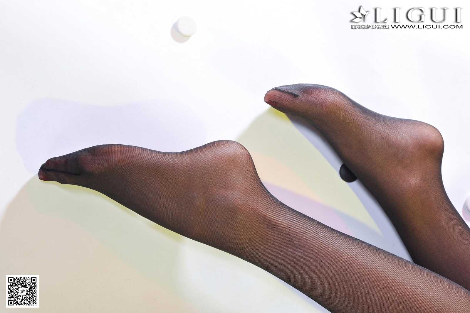 [丽柜LiGui] Model 微微《和服黑丝美足》美腿玉足写第4张