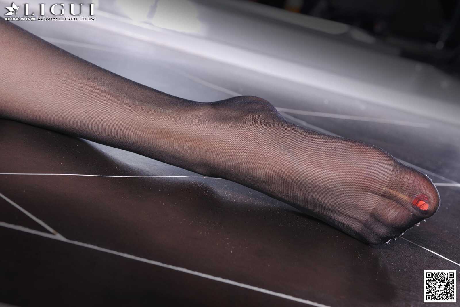 Model 可馨《高跟女郎灰丝美足》上下全集 [丽柜第2张