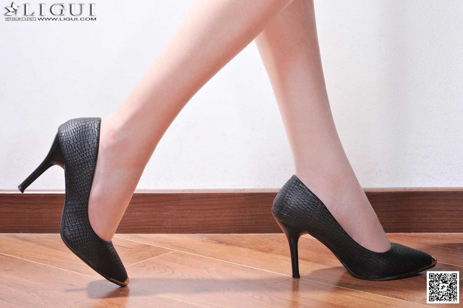 [丽柜LiGui] Model 阿梨《办公室蓝色丽人》美腿玉足第14张