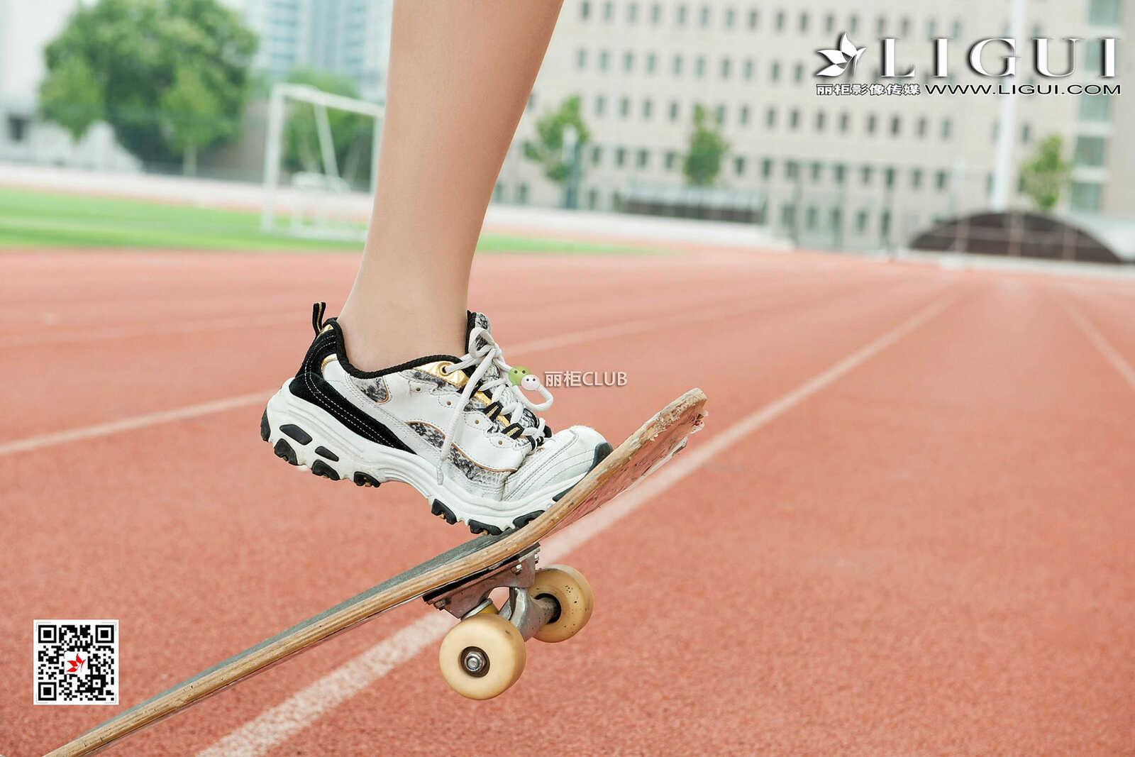 Model 筱筱《滑板少女丝足全套》 [丽柜Ligui] 写真第18张