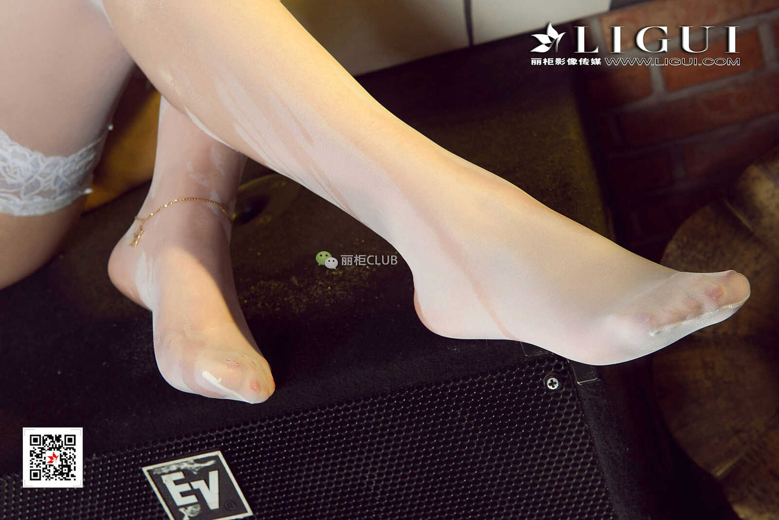 Model 然然《白丝美腿丝脚》 [丽柜Ligui] 写真集第14张
