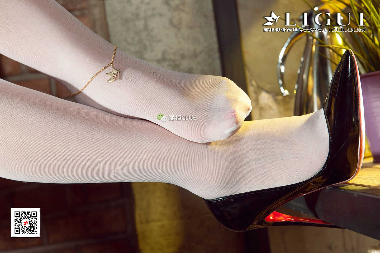 Model 然然《白丝美腿丝脚》 [丽柜Ligui] 写真集第12张