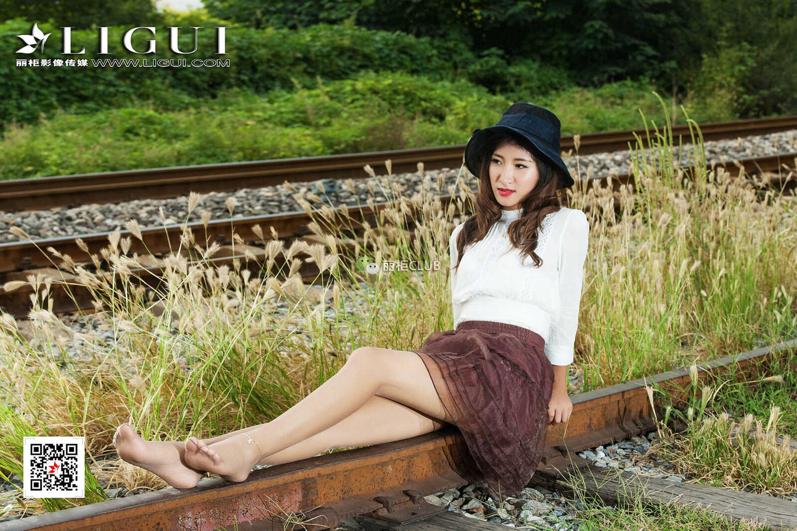Model 思彤《时尚美腿唯美外拍》 [丽柜Ligui] 写真第11张