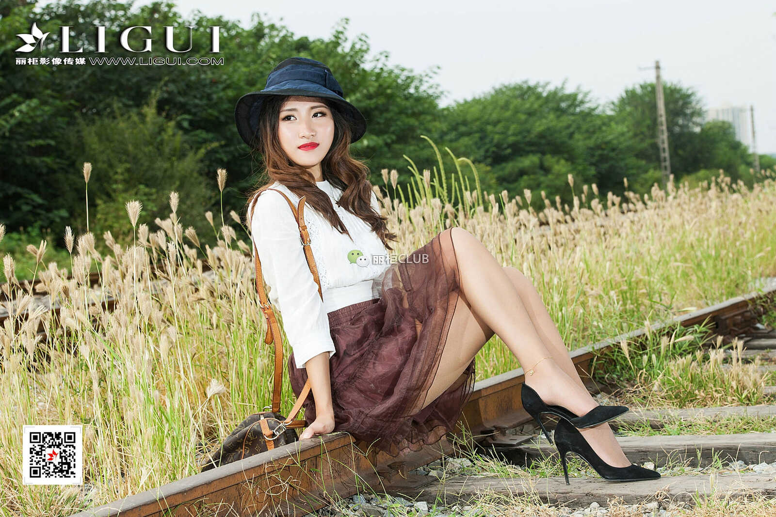 Model 思彤《时尚美腿唯美外拍》 [丽柜Ligui] 写真第10张