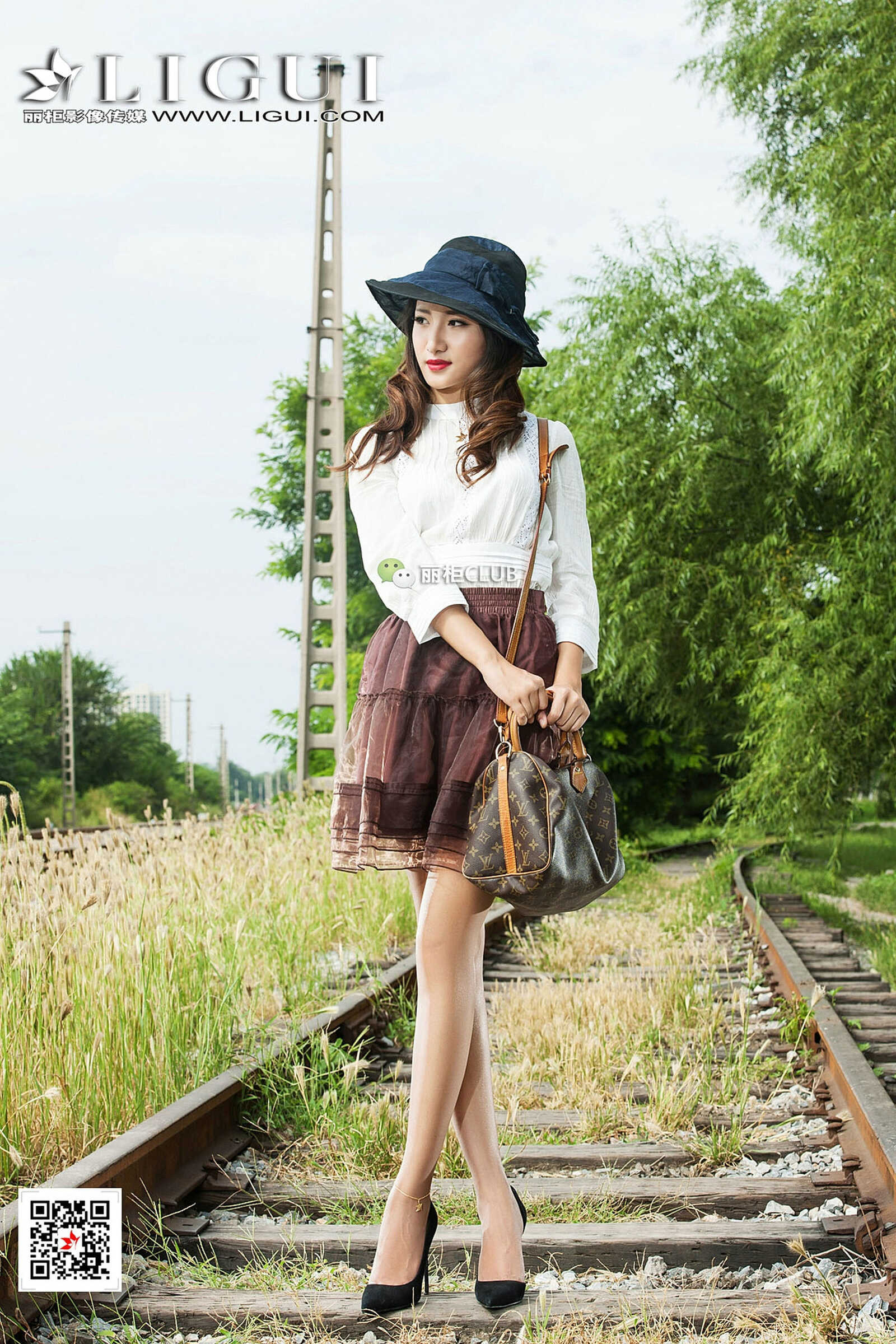 Model 思彤《时尚美腿唯美外拍》 [丽柜Ligui] 写真第4张