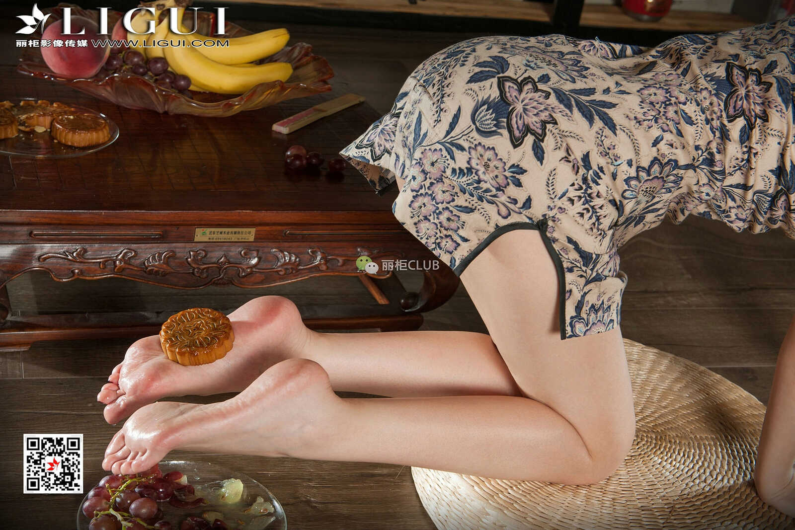 Model 腿模Vicky《旗袍玉足》 [丽柜Ligui] 写真集第14张