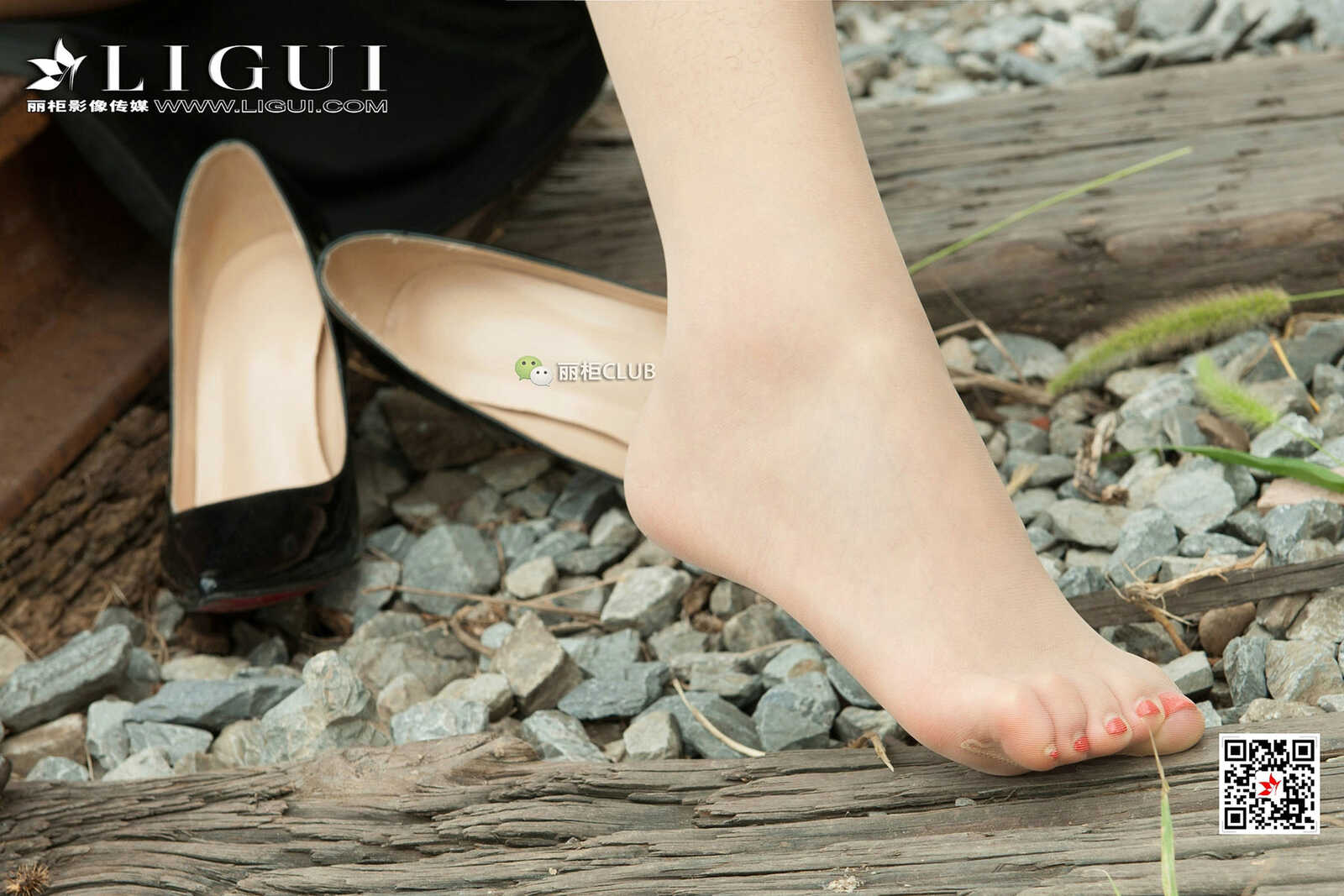 Model 筱筱《火车道OL丝足》 [丽柜Ligui] 写真集第2张