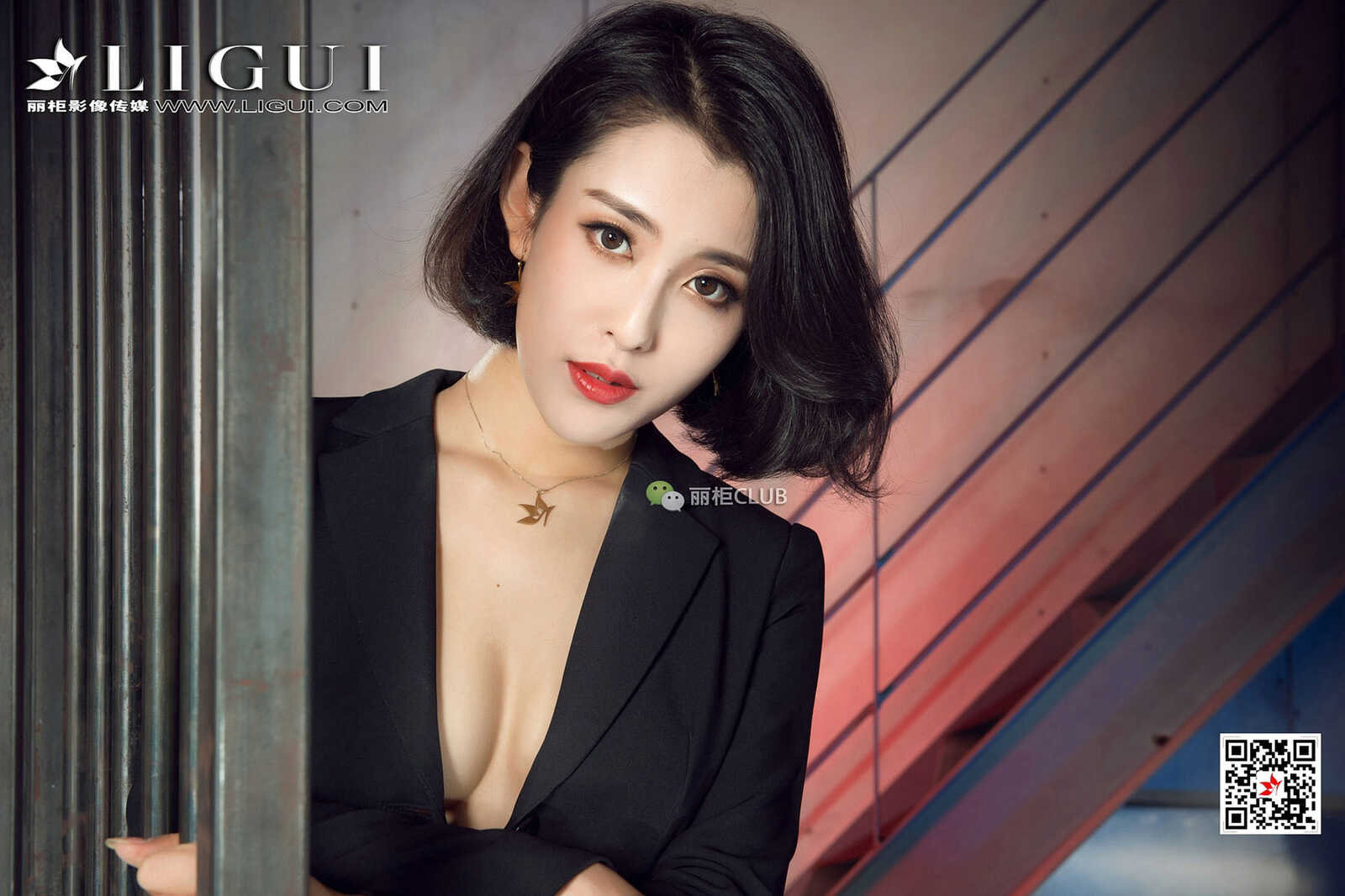 Model 梦琪《西装+黑丝丝足高跟》 [丽柜Ligui] 写真第13张