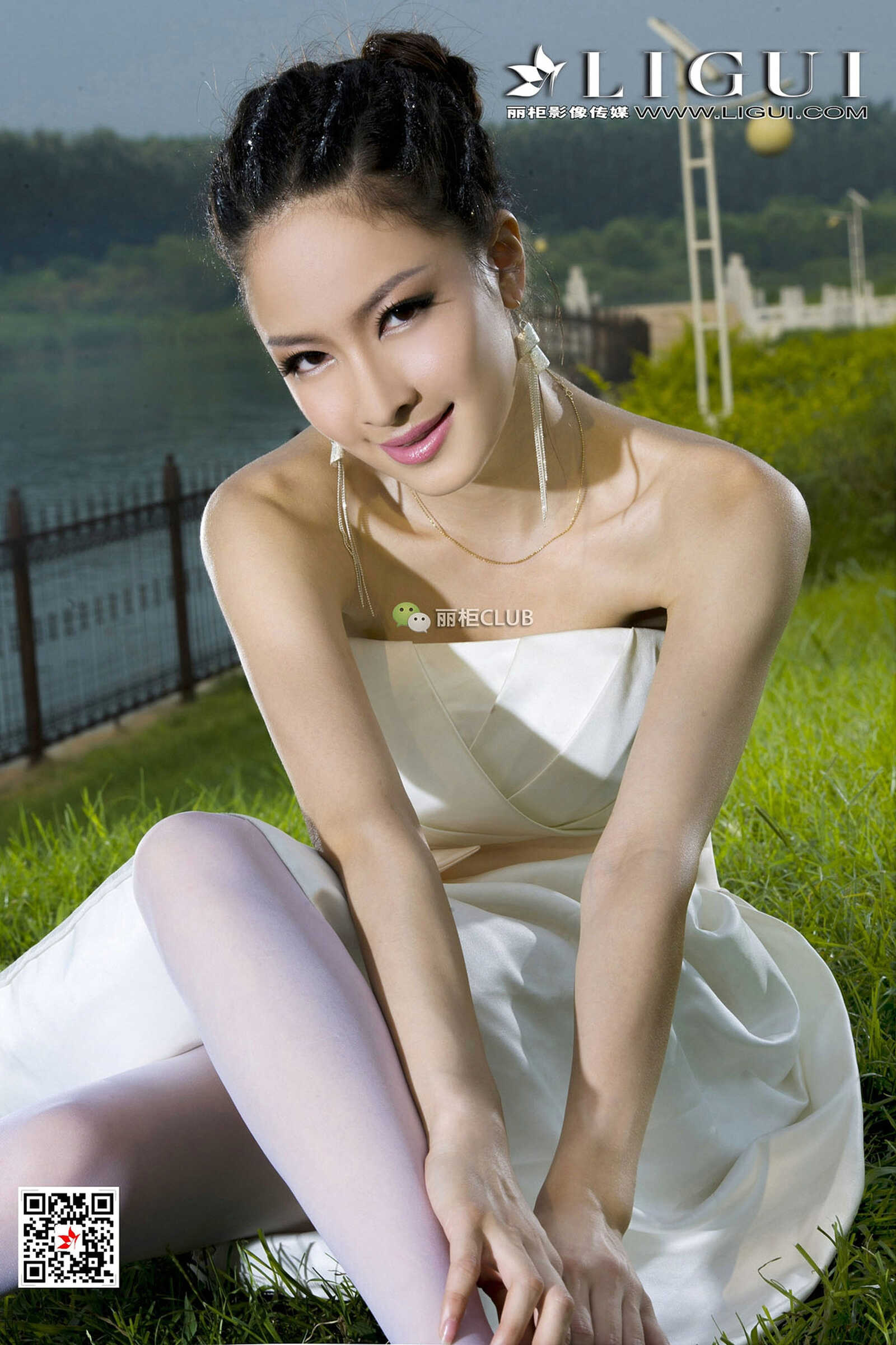 Model 雪儿《白丝+抹胸礼服》 [丽柜Ligui] 写真集第6张