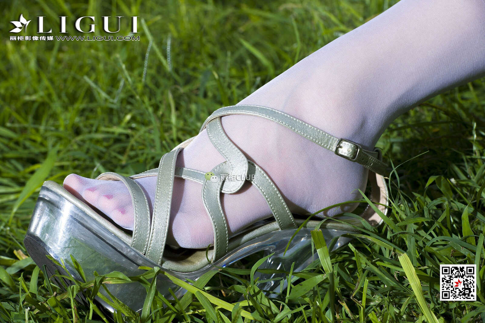 Model 雪儿《白丝+抹胸礼服》 [丽柜Ligui] 写真集第2张