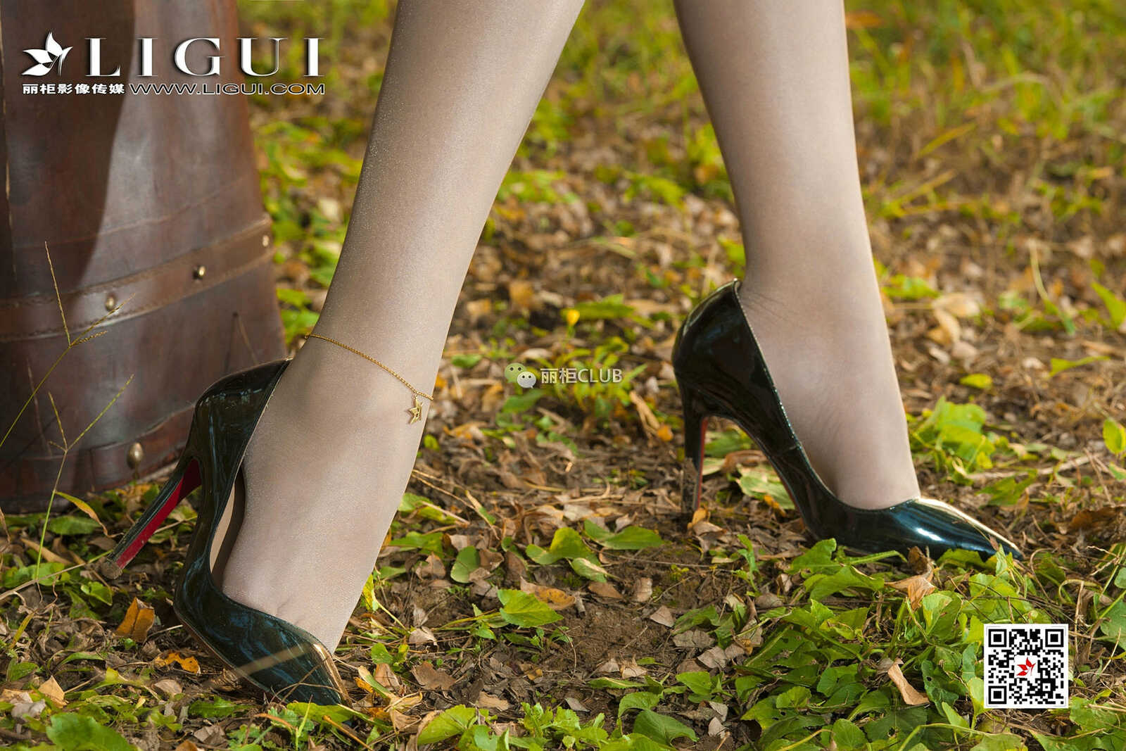 Model 悠悠《黄昏优雅旗袍唯美丝足》 [丽柜Ligui第10张