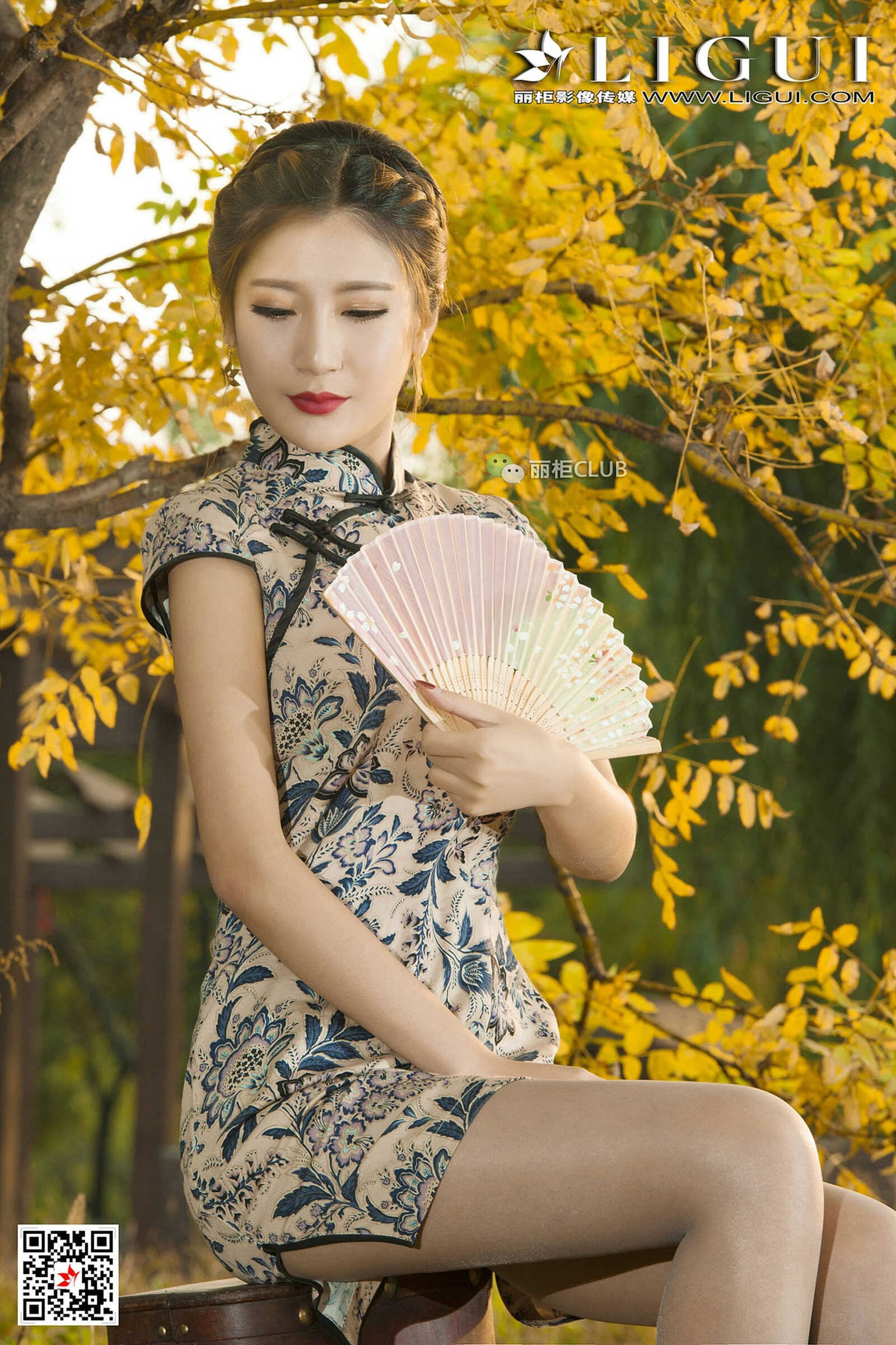 Model 悠悠《黄昏优雅旗袍唯美丝足》 [丽柜Ligui第2张