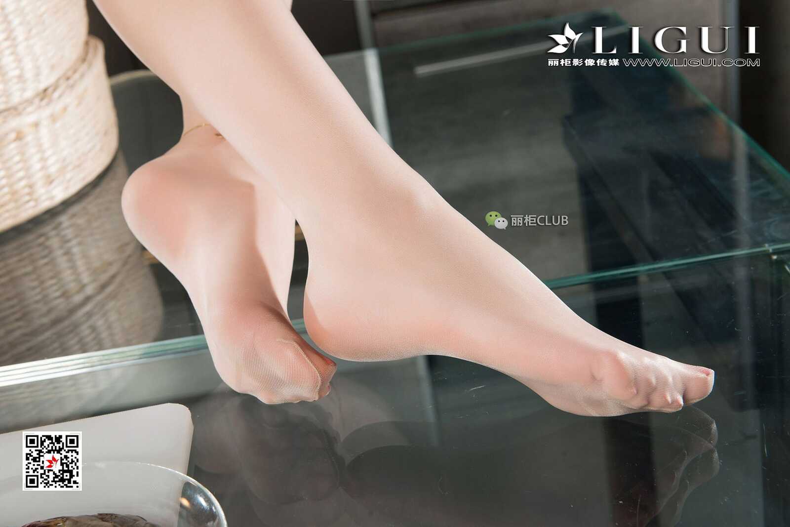 Model 雪糕《OL+美食丝足》 [丽柜Ligui] 写真集第2张