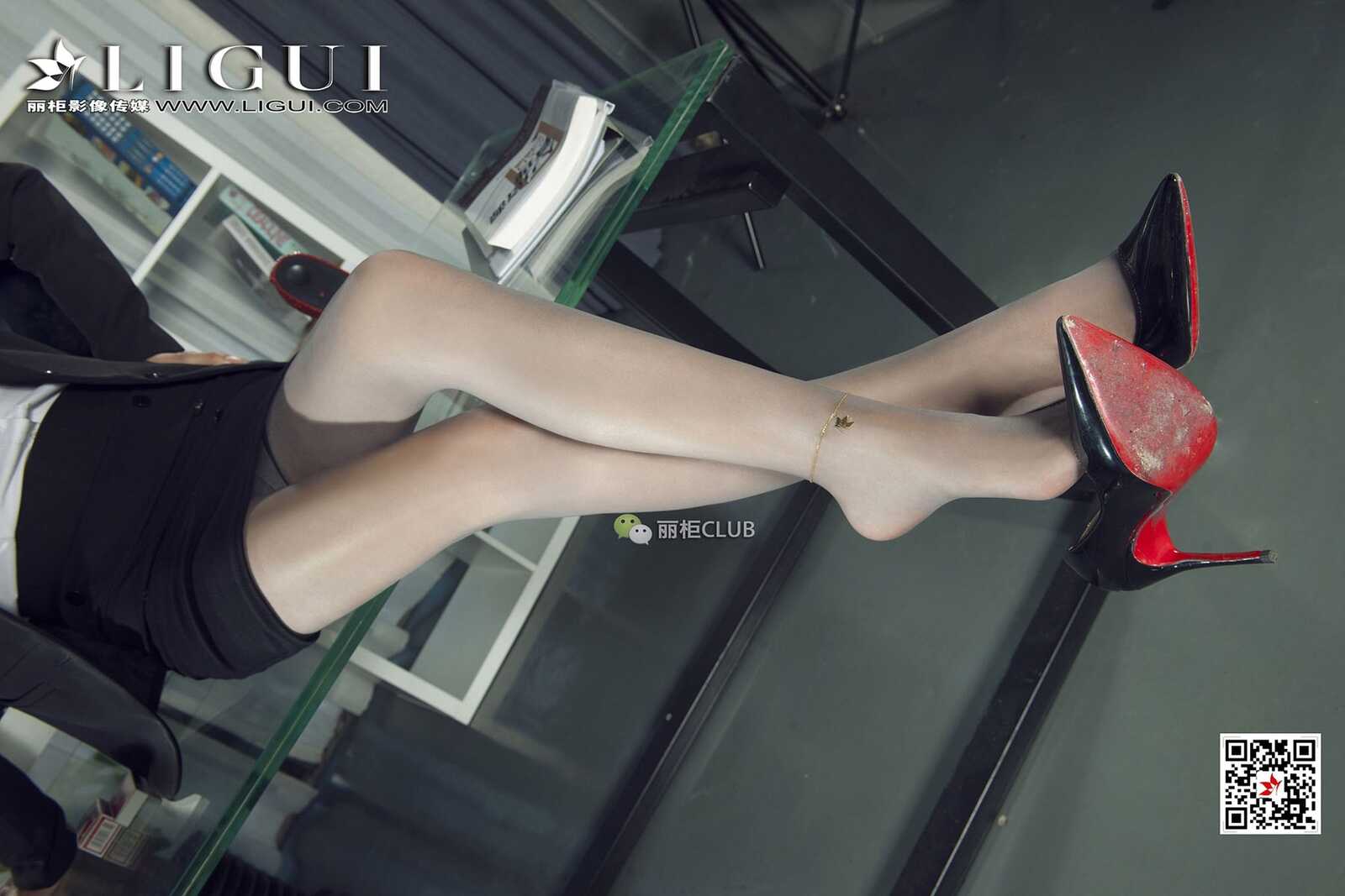 Model 一梦《办公室灰丝OL》 [丽柜Ligui] 写真集第17张