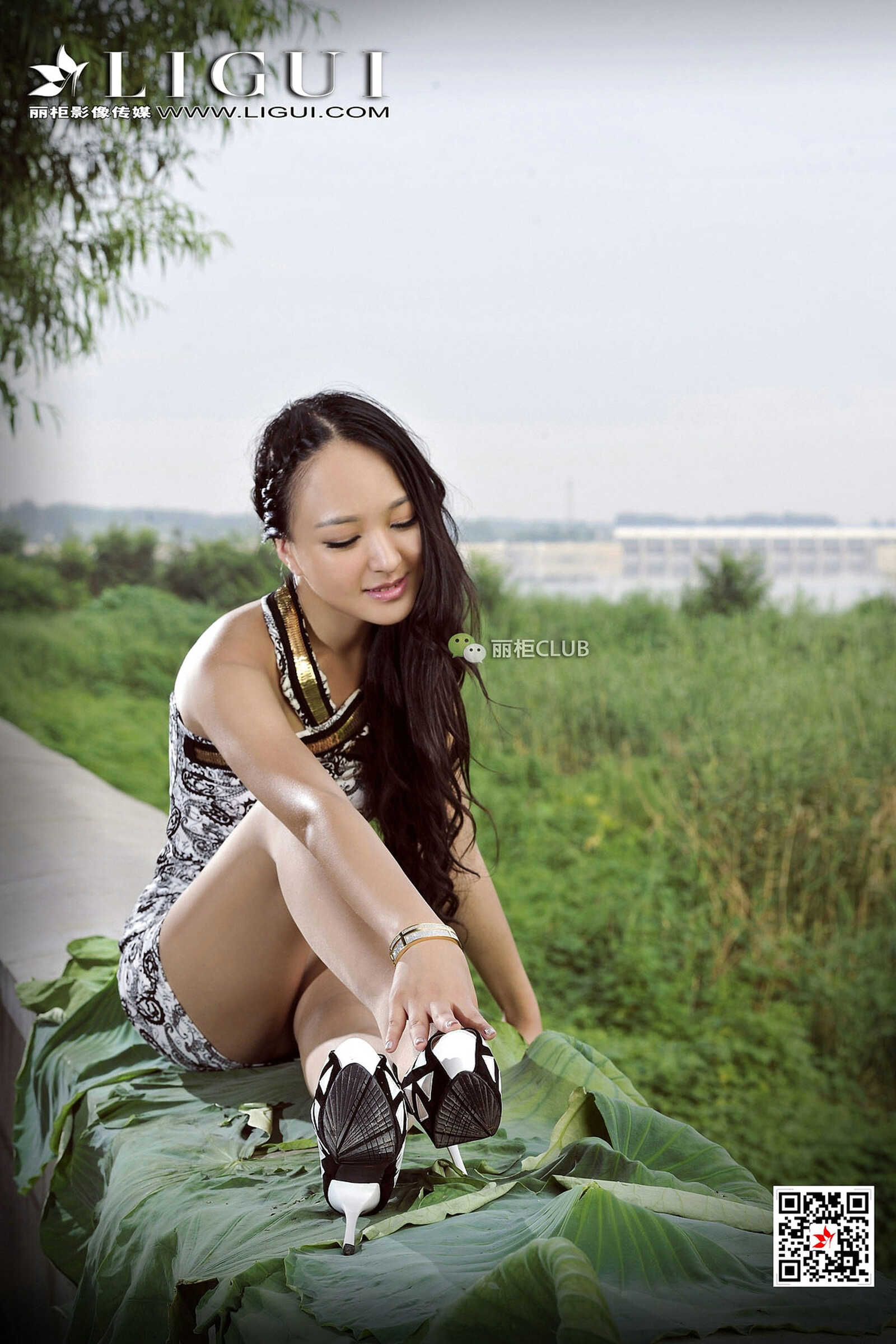 Model 腿模Amily《连衣套裙+肉丝足》 [丽柜Ligui] 写第16张