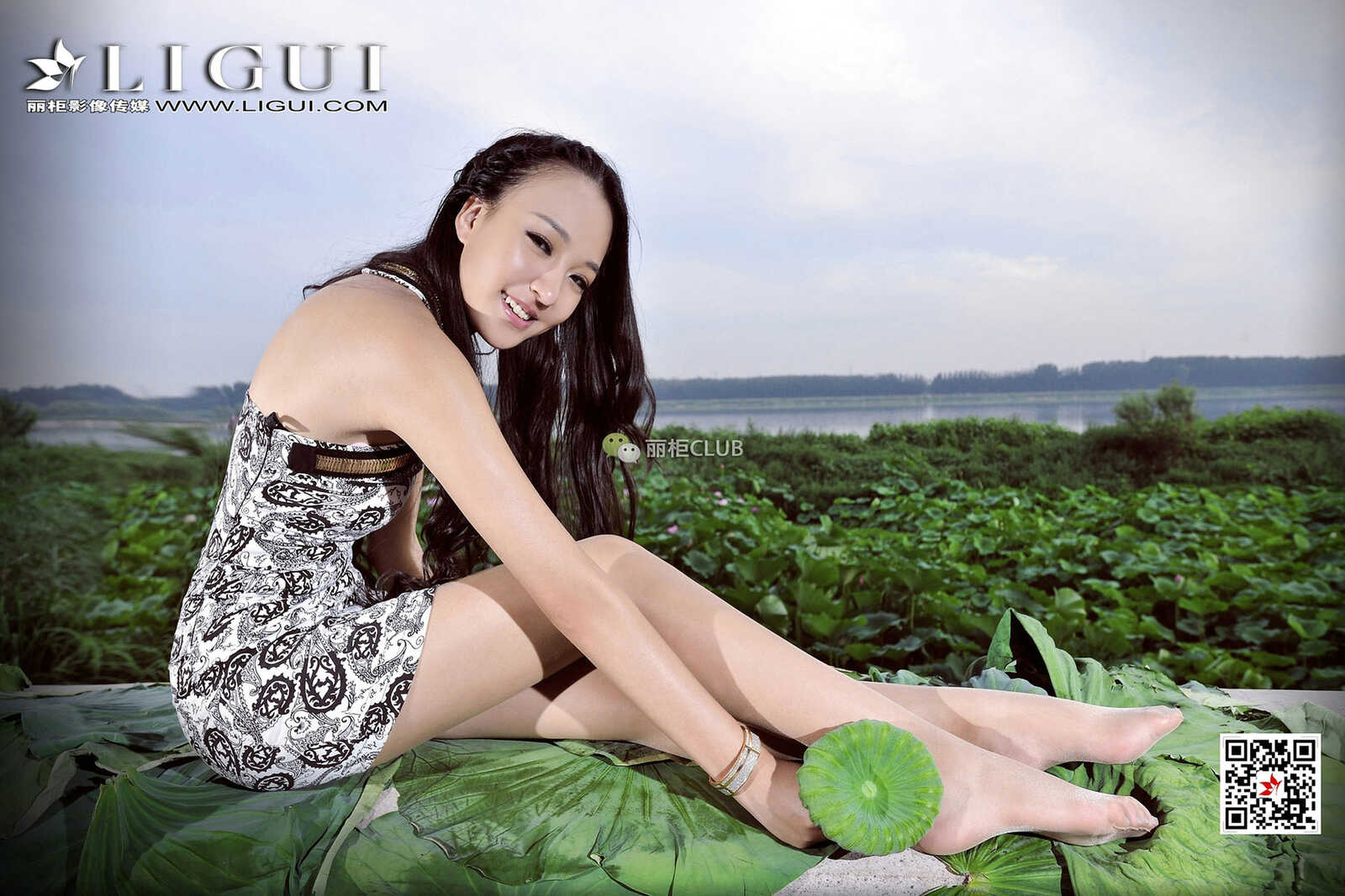 Model 腿模Amily《连衣套裙+肉丝足》 [丽柜Ligui] 写第6张