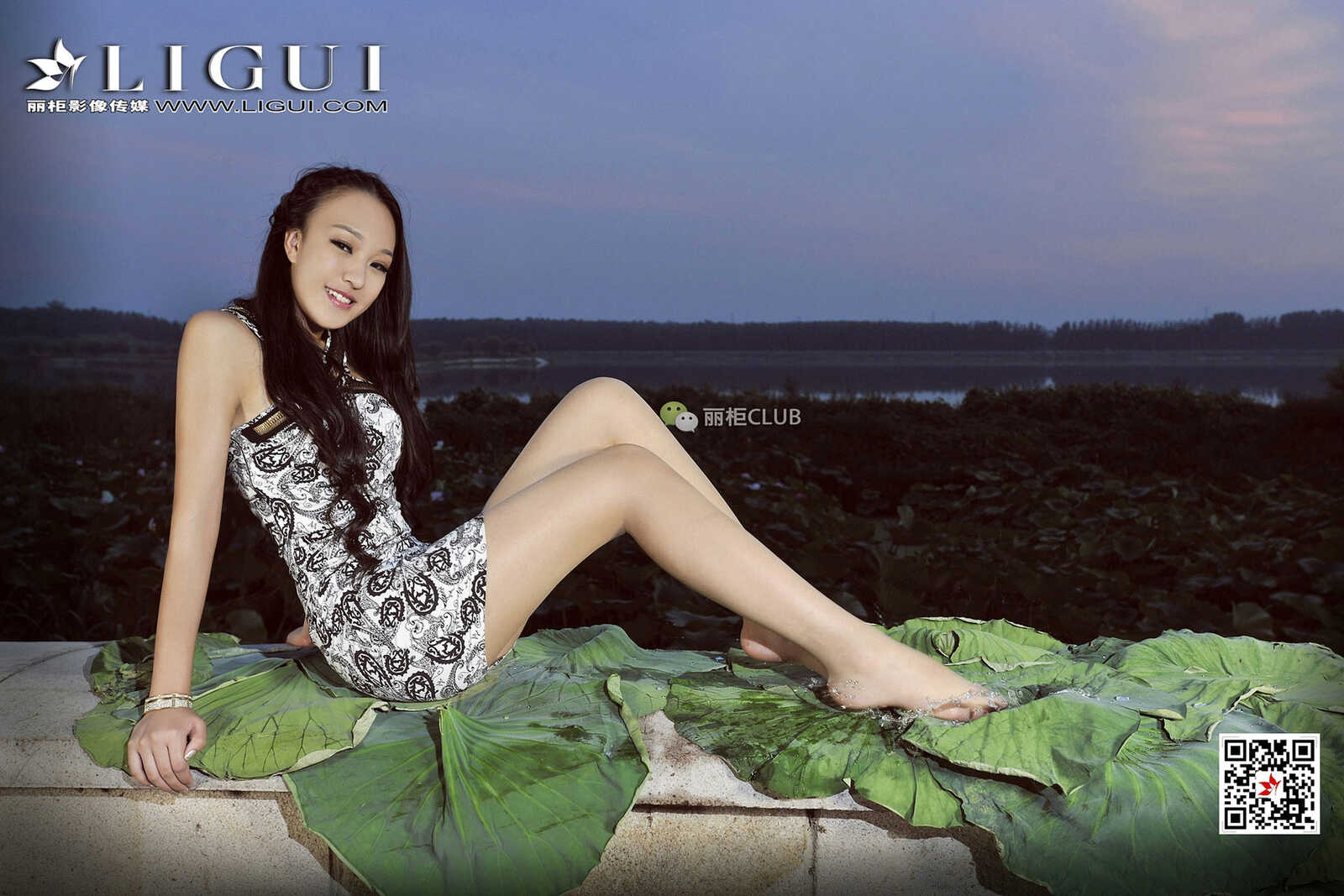 Model 腿模Amily《连衣套裙+肉丝足》 [丽柜Ligui] 写第4张