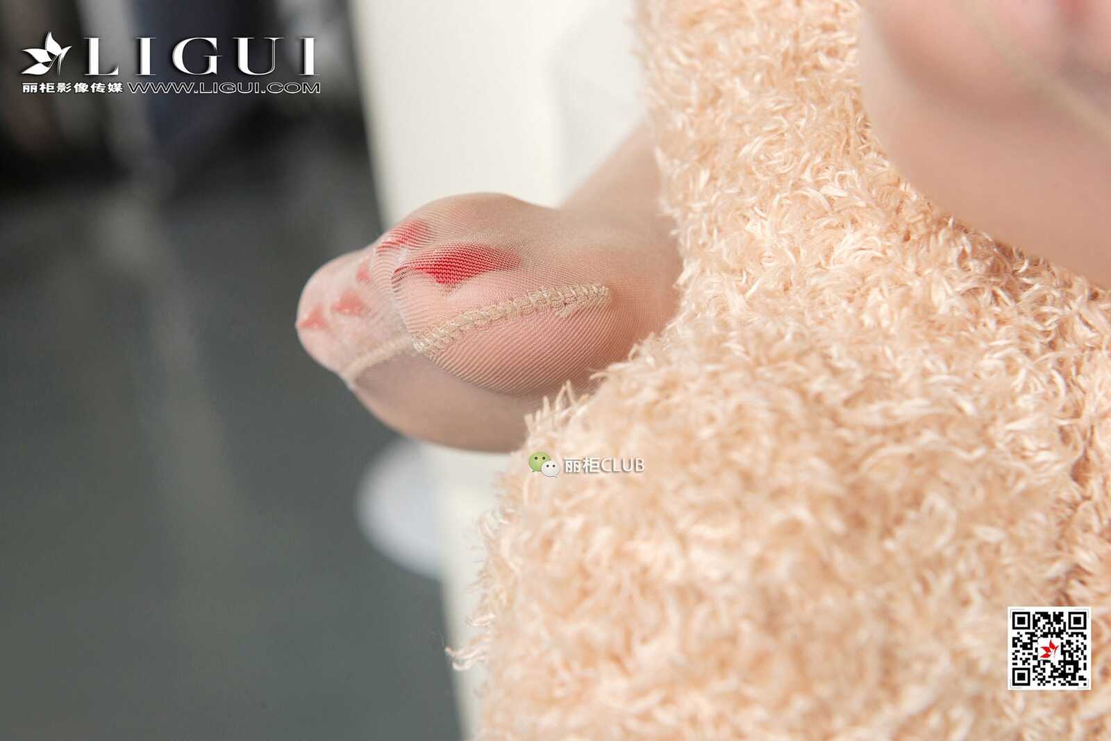 腿模悠悠《吊带裙+肉丝袜+白丝袜》 [丽柜Ligui]第4张