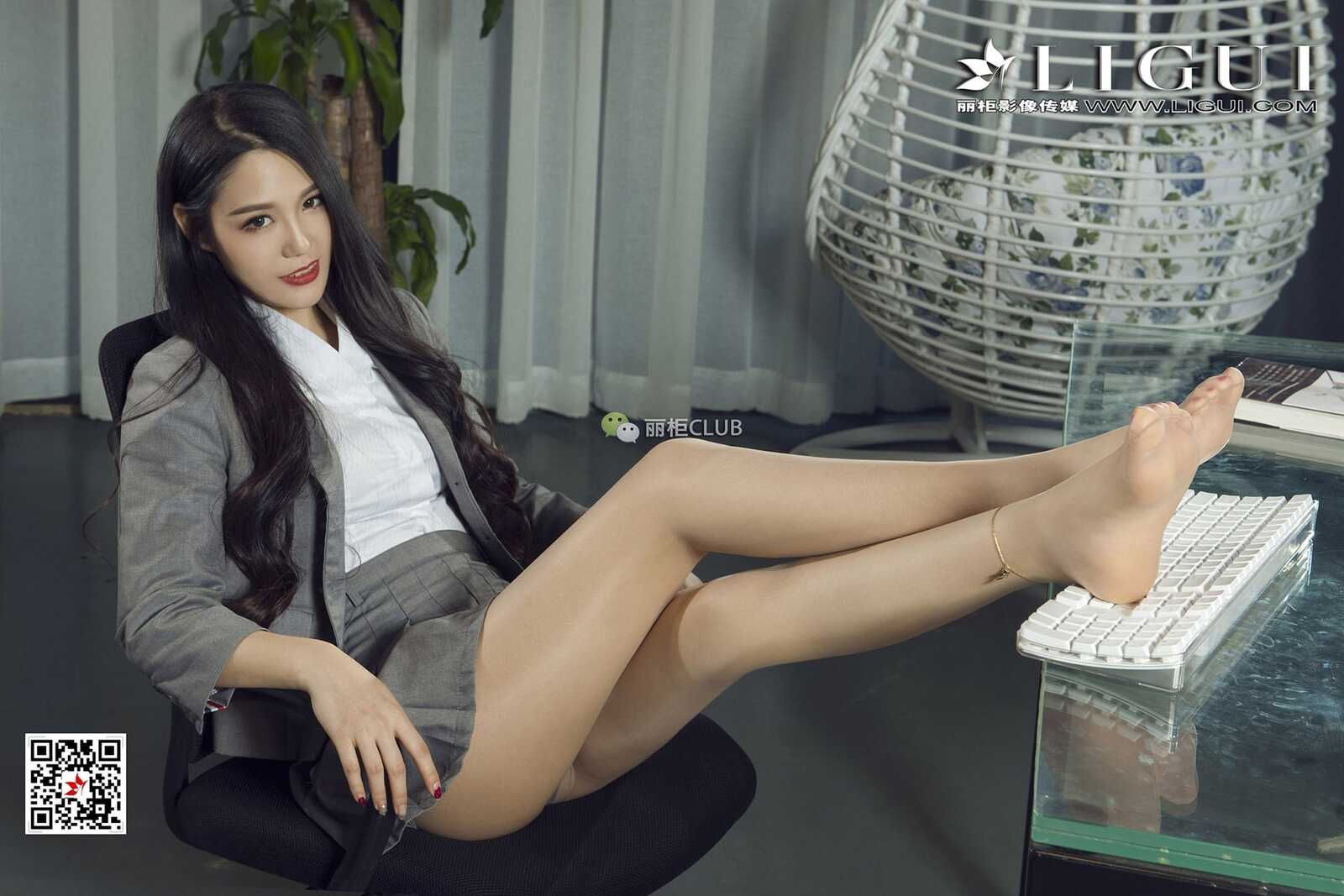 Model 腿模桐桐《办公室OL肉丝》 [丽柜Ligui] 写真集第15张