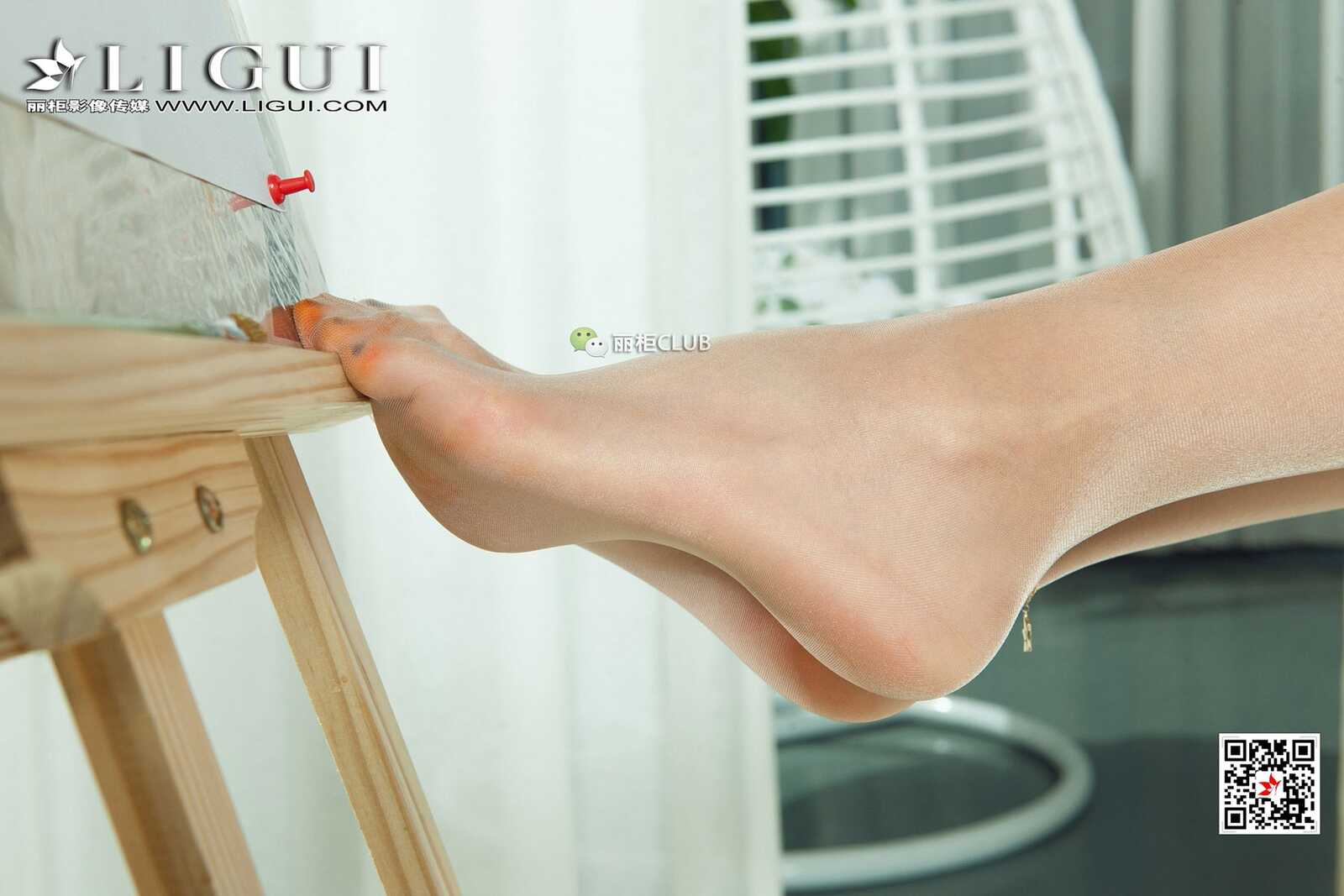 腿模敏儿《爱画画的肉丝美女》 [丽柜Ligui] 写真第2张