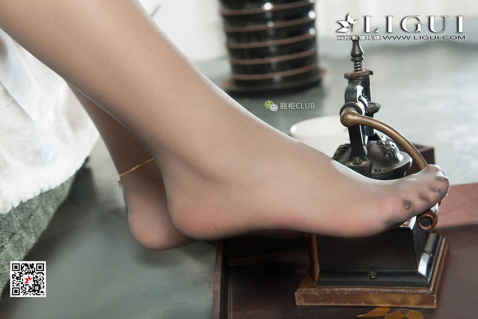 腿模伊一《灰丝高跟OL》 [丽柜Ligui] 写真集第14张