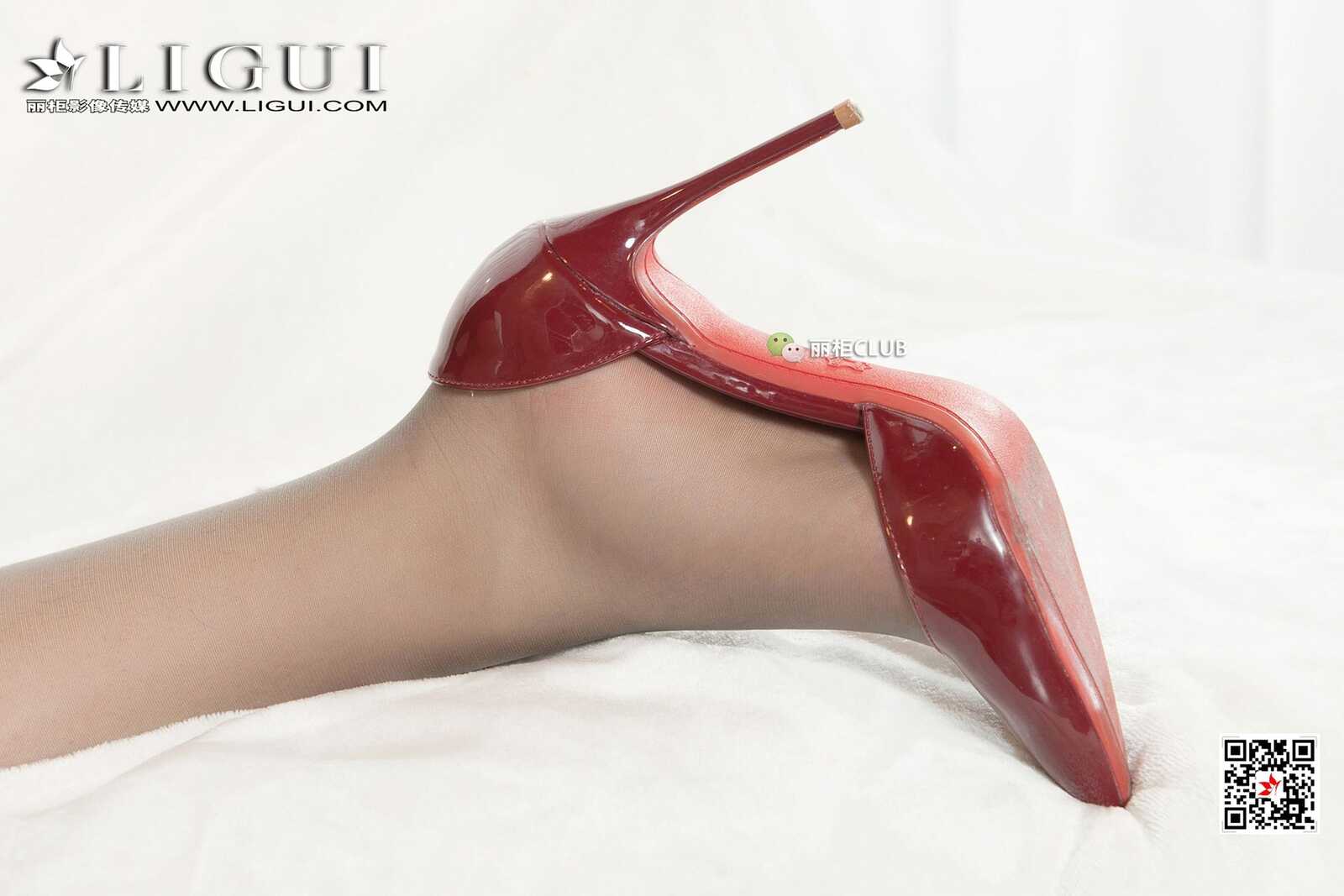 腿模伊一《灰丝高跟OL》 [丽柜Ligui] 写真集第1张