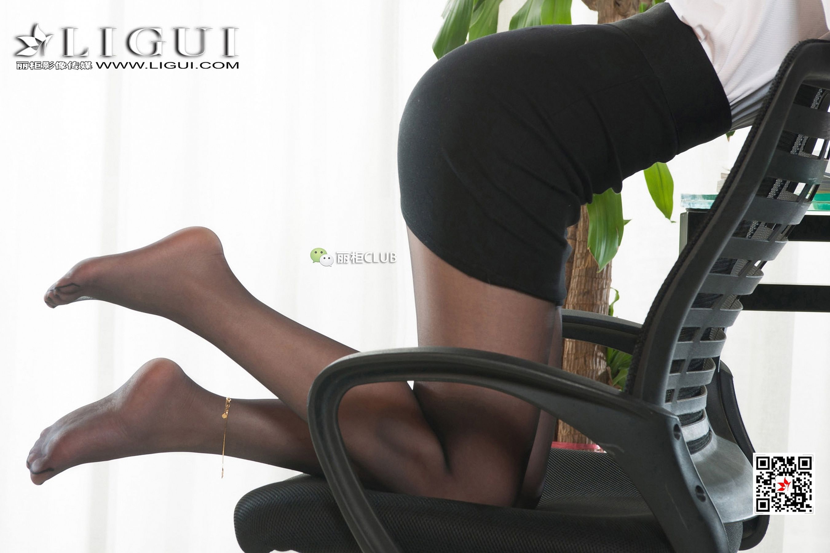 Model 腿模Youki《黑丝OL丝足》 [丽柜Ligui] 写真集第5张