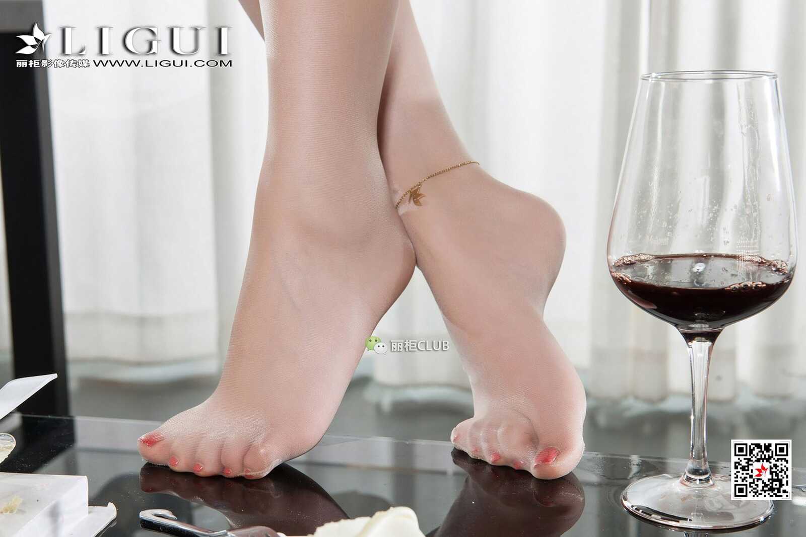 腿模雪糕《包臀旗袍丝足》 [丽柜Ligui] 写真集第14张