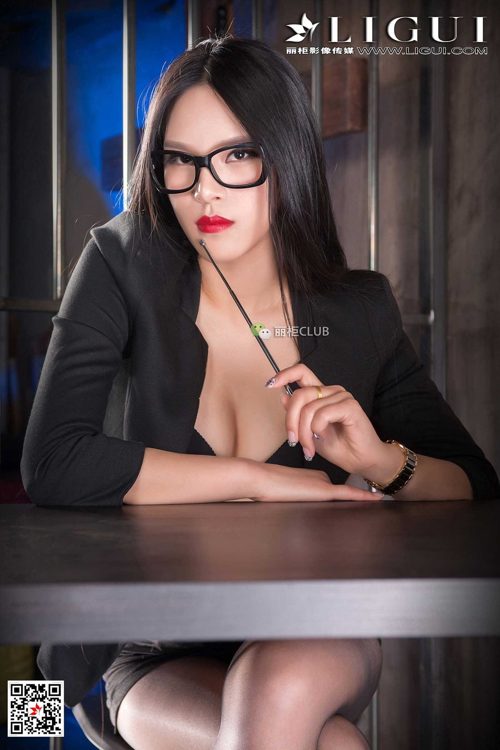 腿模明明《黑丝老师调教》 [丽柜Ligui] 写真集第3张