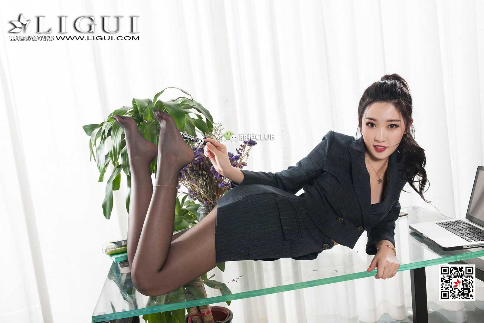 Mode 腿模筱筱《黑丝OL》 [丽柜Ligui] 写真集第10张