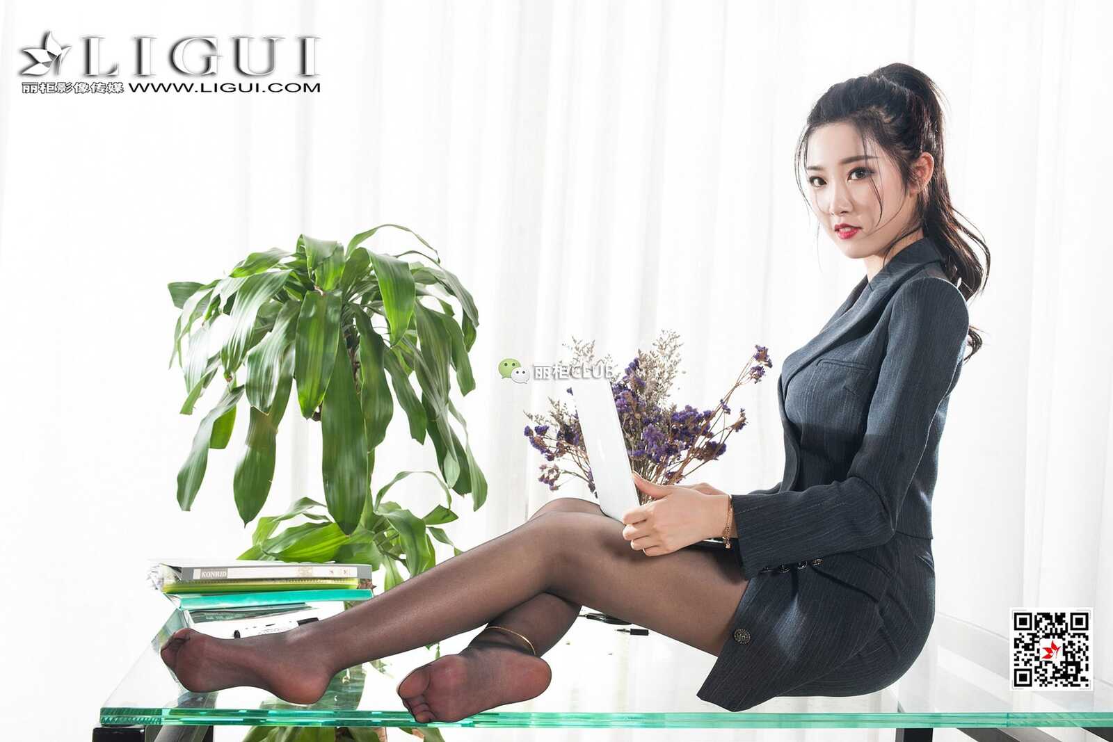 Mode 腿模筱筱《黑丝OL》 [丽柜Ligui] 写真集第9张