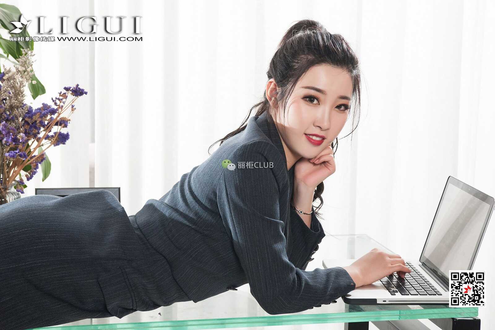 Mode 腿模筱筱《黑丝OL》 [丽柜Ligui] 写真集第4张