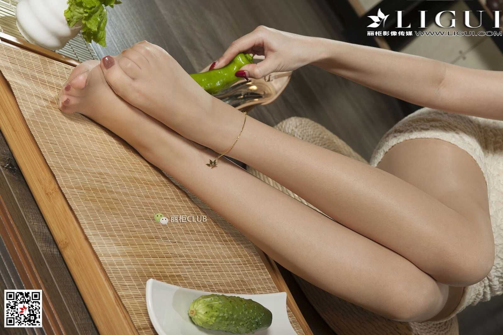 足模Vicky《丝足美食》 [丽柜Ligui] 写真集第15张